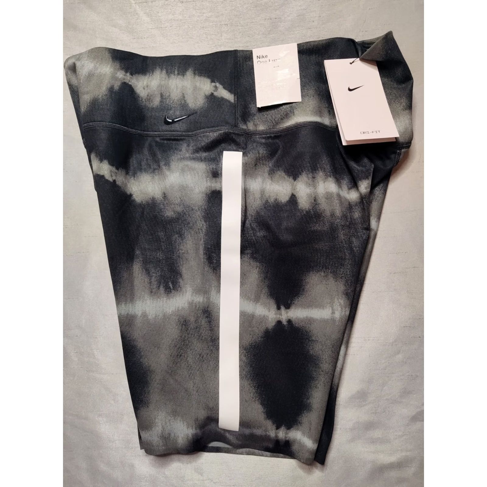 Nike Nike One Luxe DRI-FIT Black Dye Tight Fit 7" Training Shorts Women L NEW Size 36" / US 14 / IT 50 - 4 Thumbnail