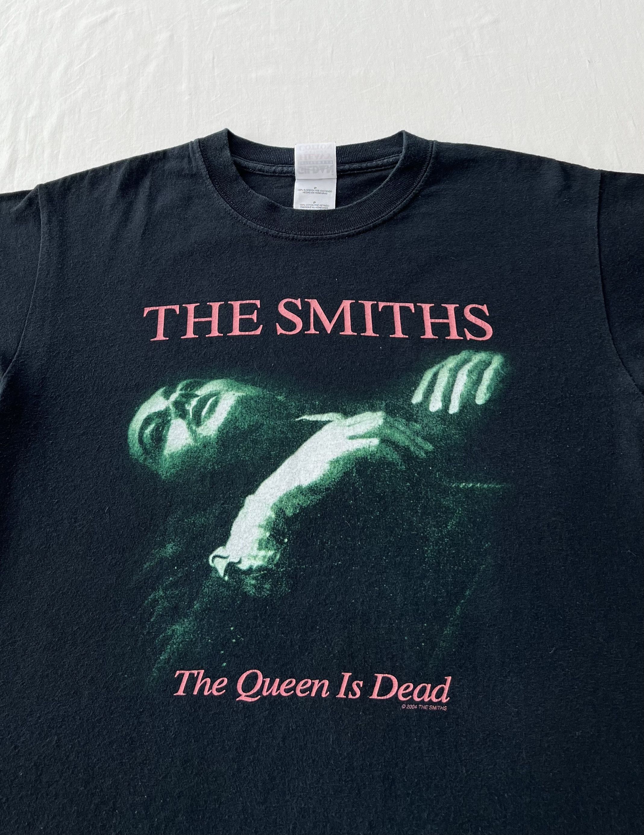 Band Tees Vintage 2004 The Smiths The Queen is Dead Black T-shirt Size US S / EU 44-46 / 1 - 3 Thumbnail