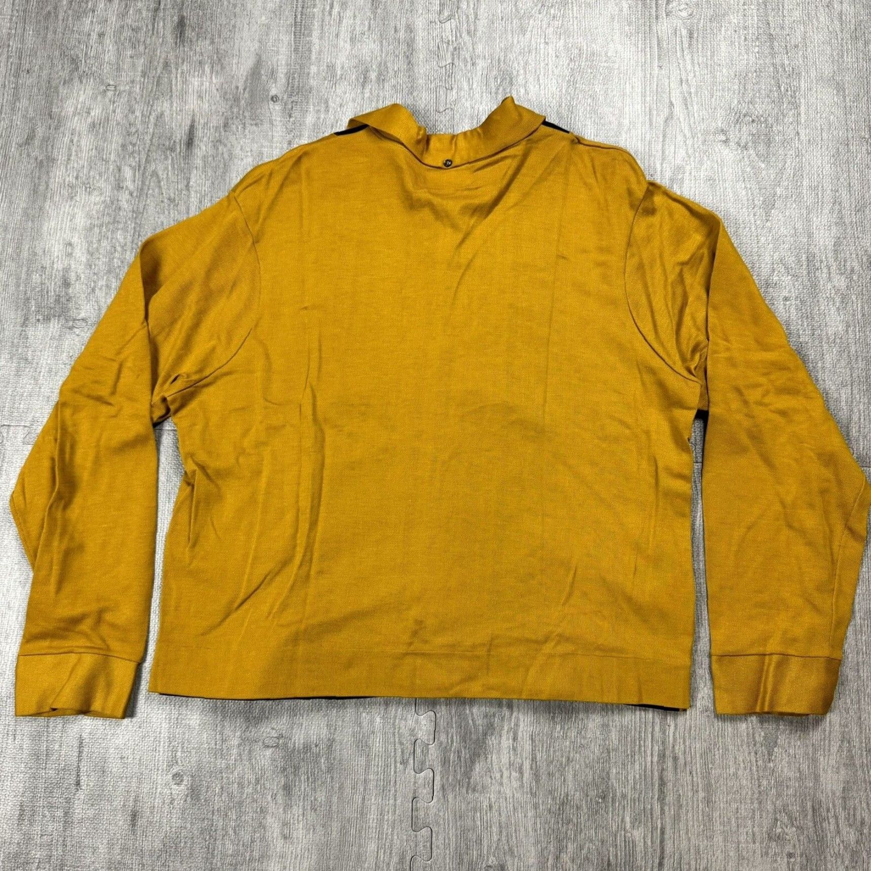Vintage VINTAGE BROTHERS II 1960s GOLD CAMP COLLAR KNIT CARDIGAN PULLOVER LONG SLEEVE MEN'S SIZE L MOD/GO GO Size US L / EU 52-54 / 3 - 8 Thumbnail