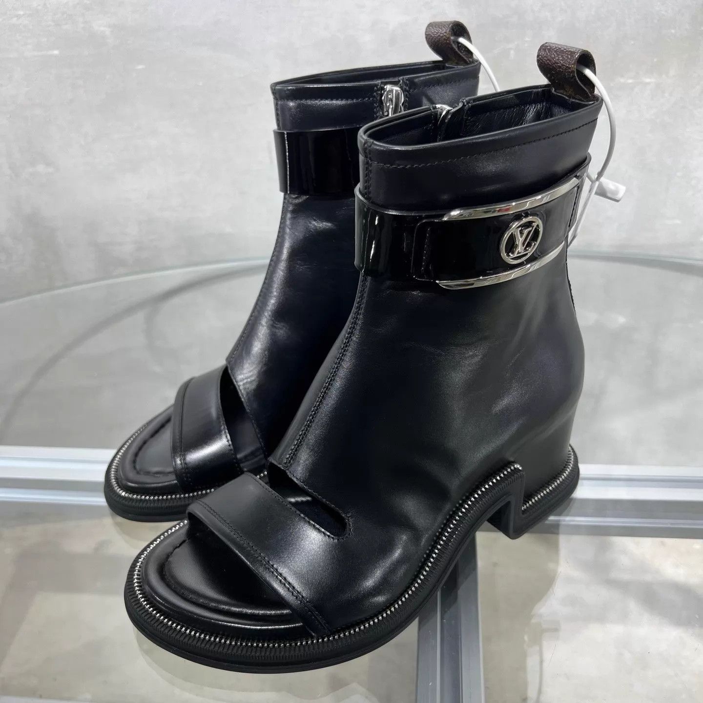 Louis Vuitton Louis Vuitton Moonlight Black Short Boots UK2 Size US 4.5 / IT 34.5 - 2 Thumbnail