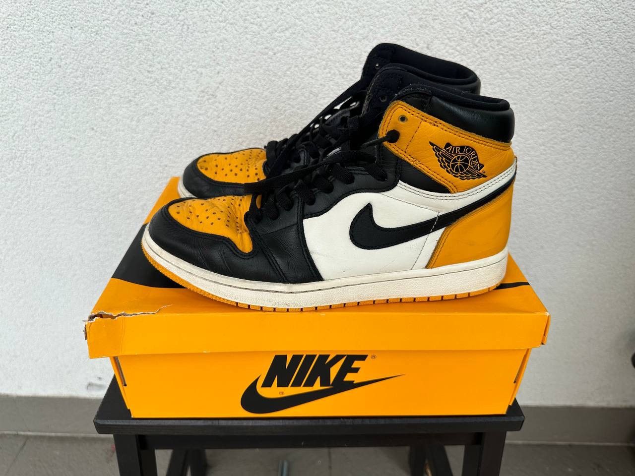 Nike Jordan 1 High Taxi Size US 8.5 / EU 41-42 - 1 Thumbnail