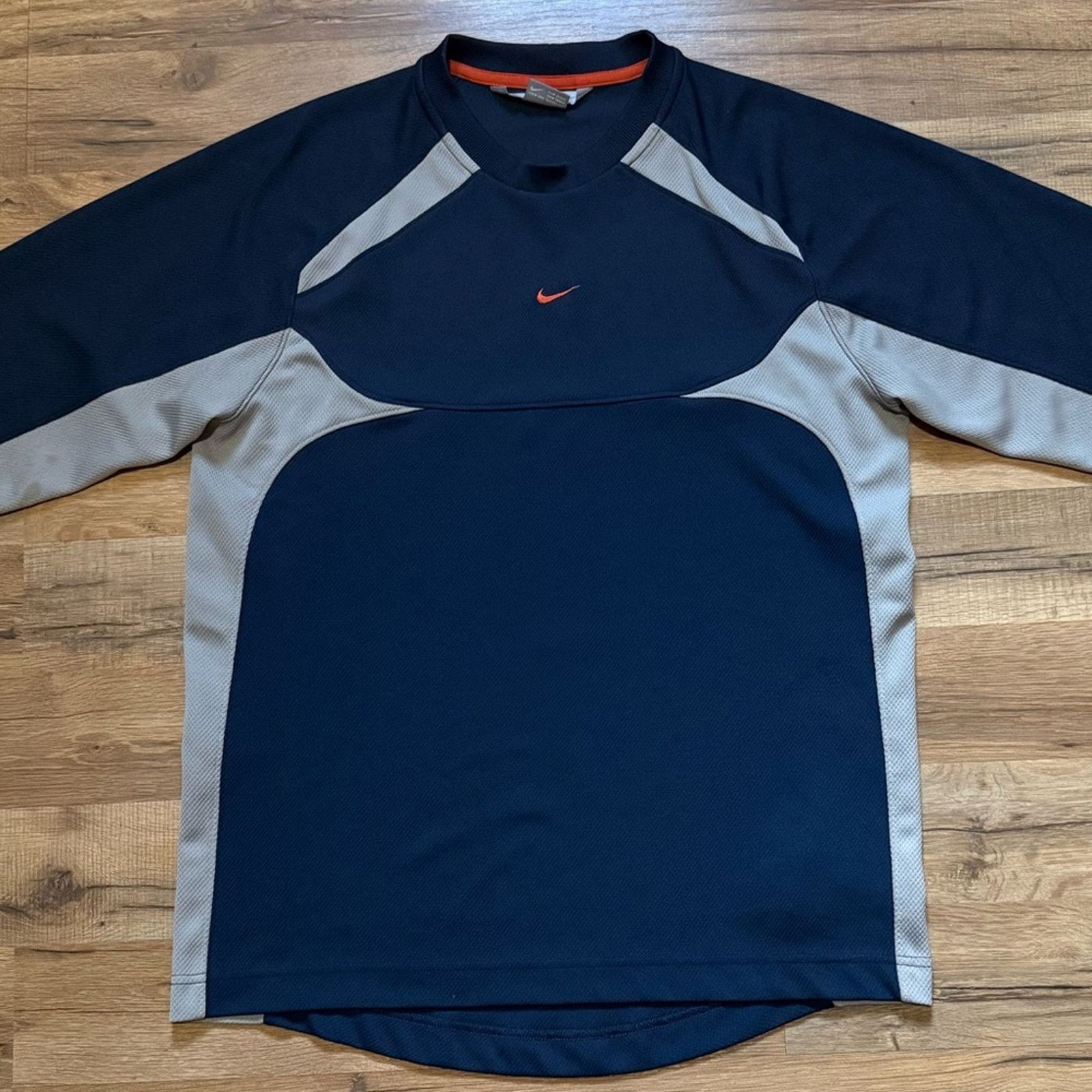 Nike Y2K Nike Center Swoosh Crewneck Sweatshirt Size US M / EU 48-50 / 2 - 2 Thumbnail