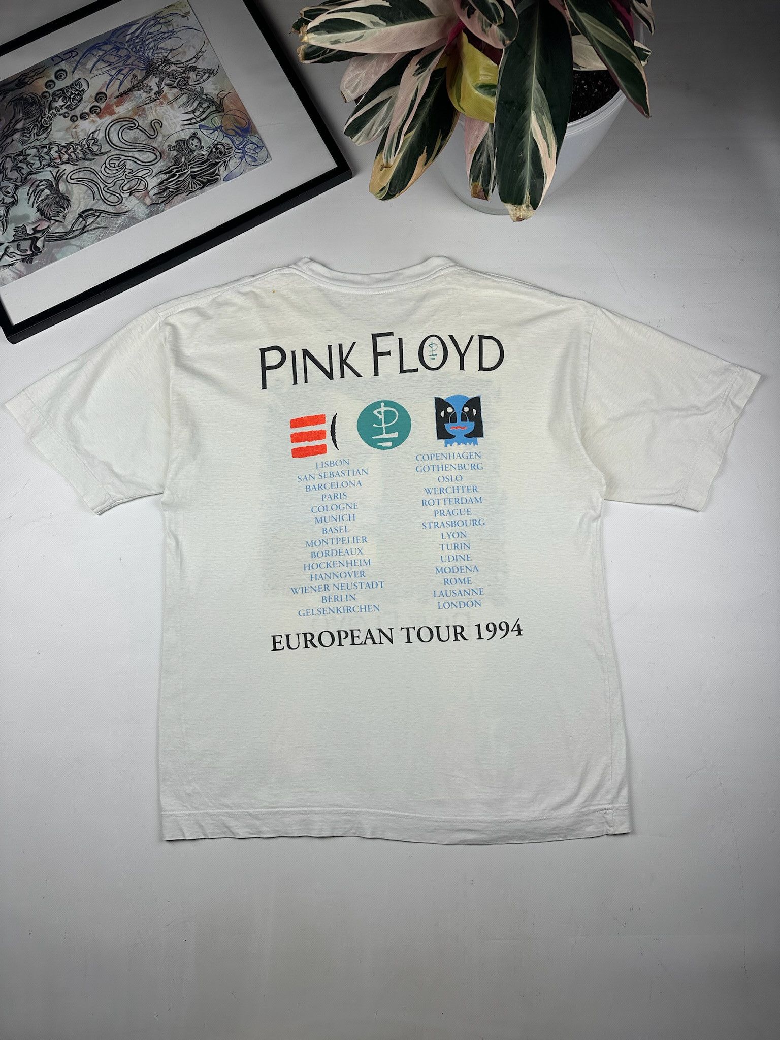 Vintage Pink Floyd Division Bell Italian Tour 1994 Official T-Shirt Size US L / EU 52-54 / 3 - 5 Thumbnail