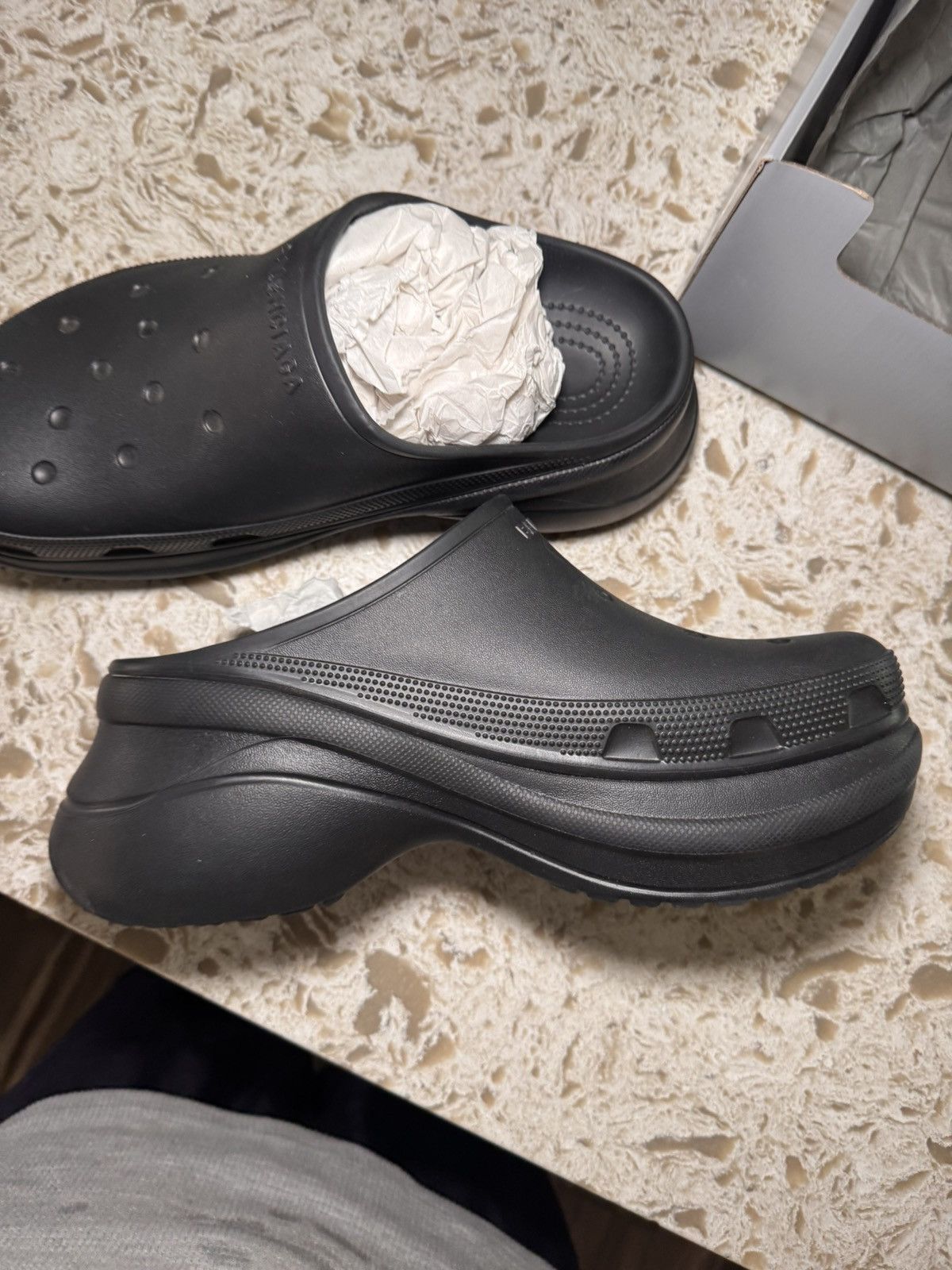 Balenciaga × Crocs Balenciaga x Crocs mule Size US 9 / EU 42 - 3 Thumbnail