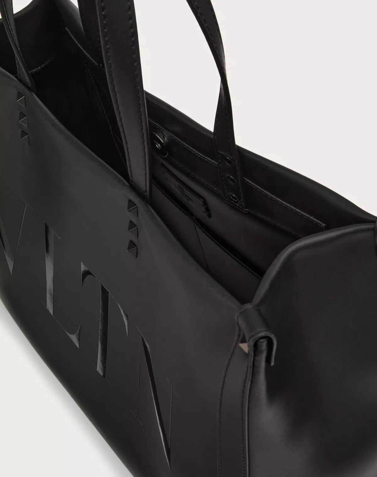 Valentino oc11z0725 Size: OS/ Vltn Leather Shopping Bag in Black Size ONE SIZE - 6 Thumbnail