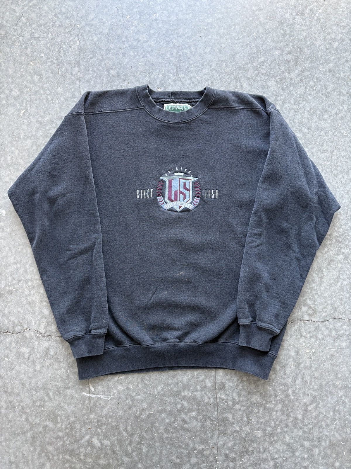 Levi's Vintage 90s Levi’s Crewneck Sweatshirt Embroidered Crest Size US M / EU 48-50 / 2 - 1 Thumbnail