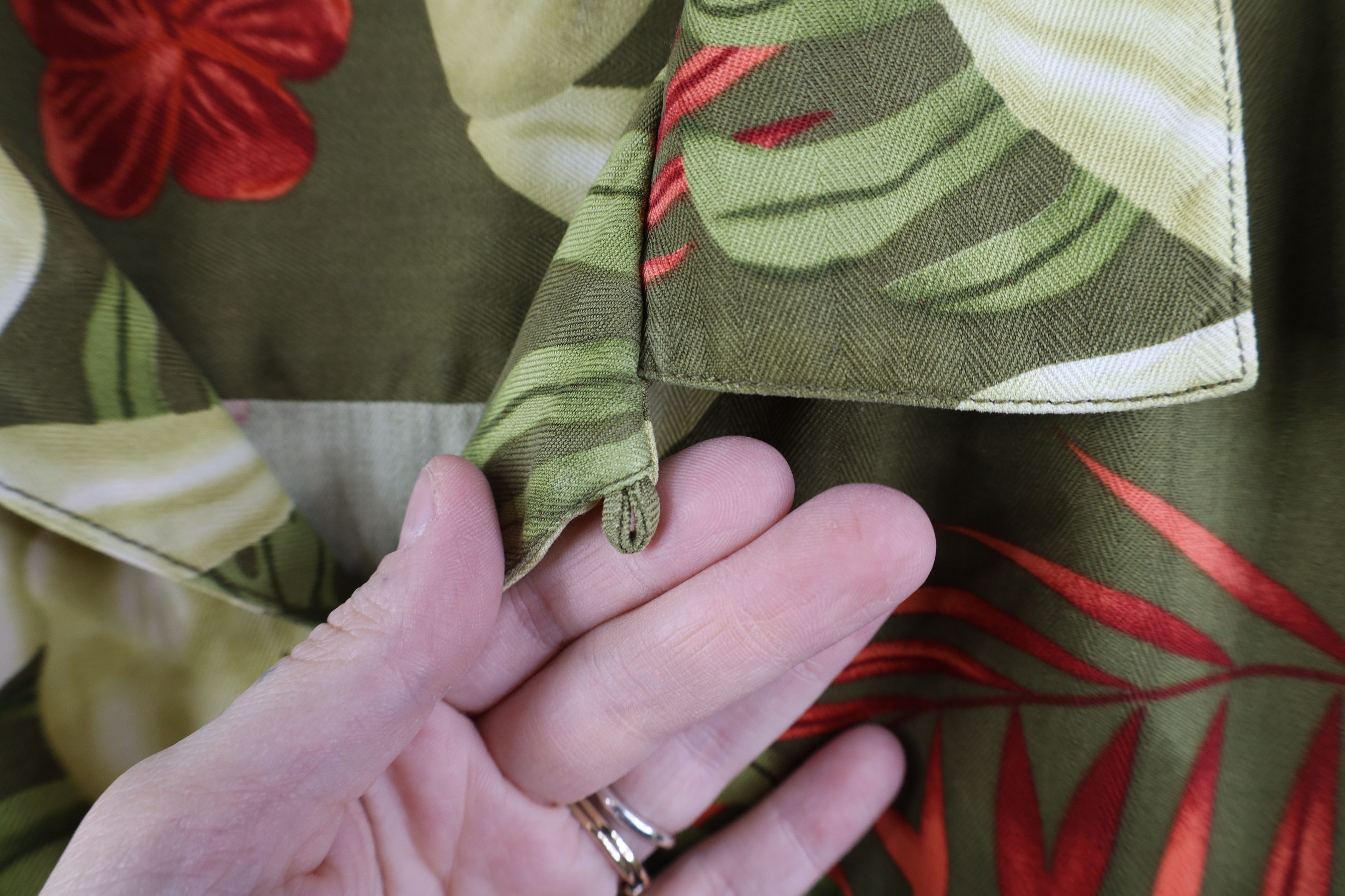 Tommy Bahama Vintage 90s Tommy Bahama Silk Looped Collar Button Shirt Size US L / EU 52-54 / 3 - 8 Thumbnail