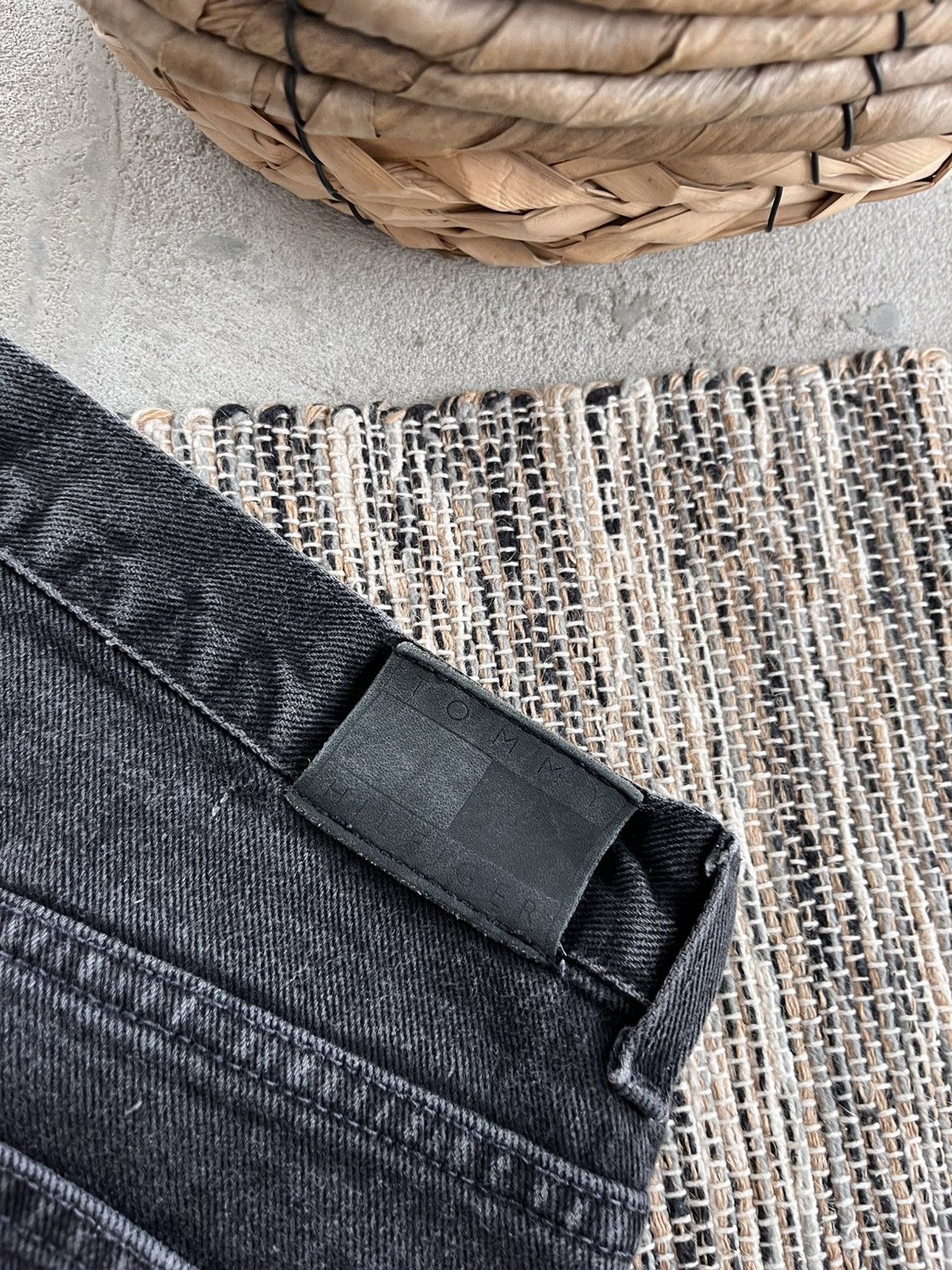 Tommy Hilfiger Vintage Tommy Hilfiger Black Grey Straight Denim Jeans Y2K Size US 34 / EU 50 - 15 Thumbnail