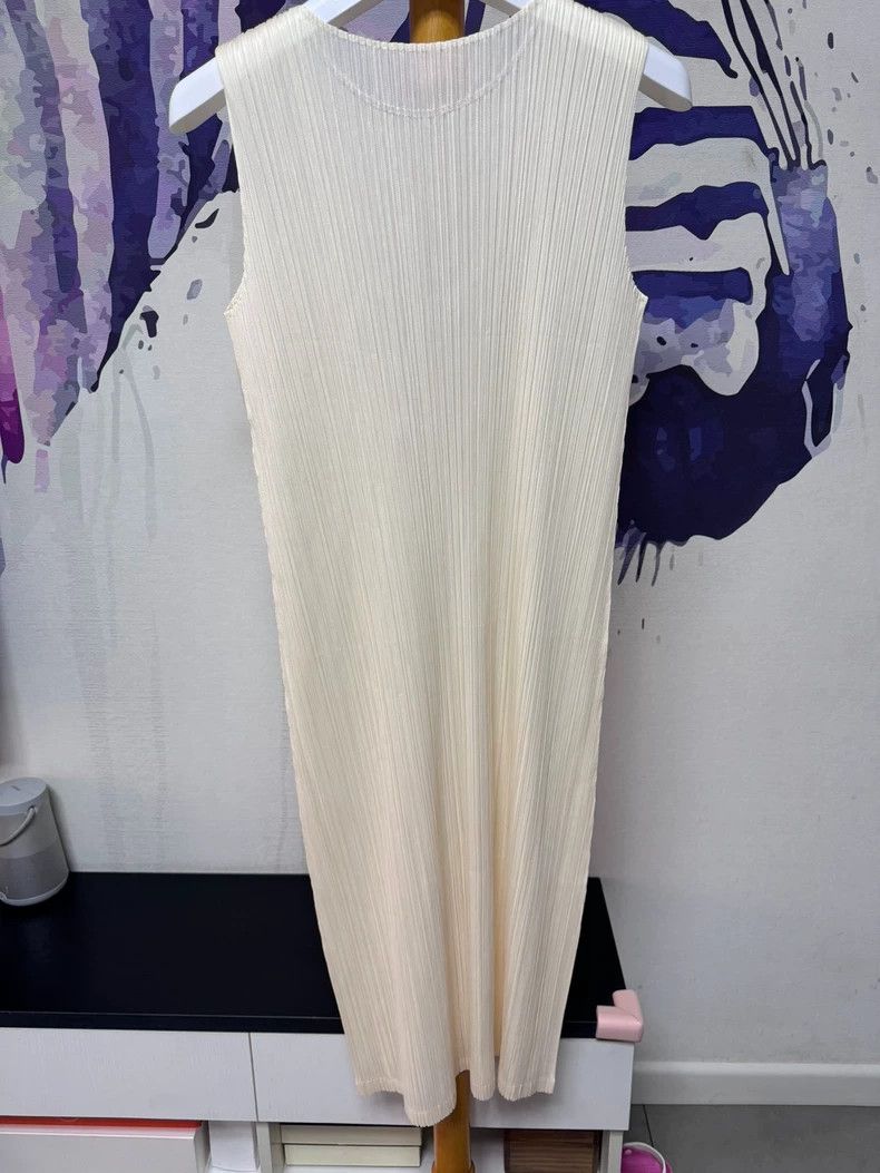 Issey Miyake Issey Miyake size:3 Beige pleated sleeveless dress Size S / US 4 / IT 40 - 2 Thumbnail