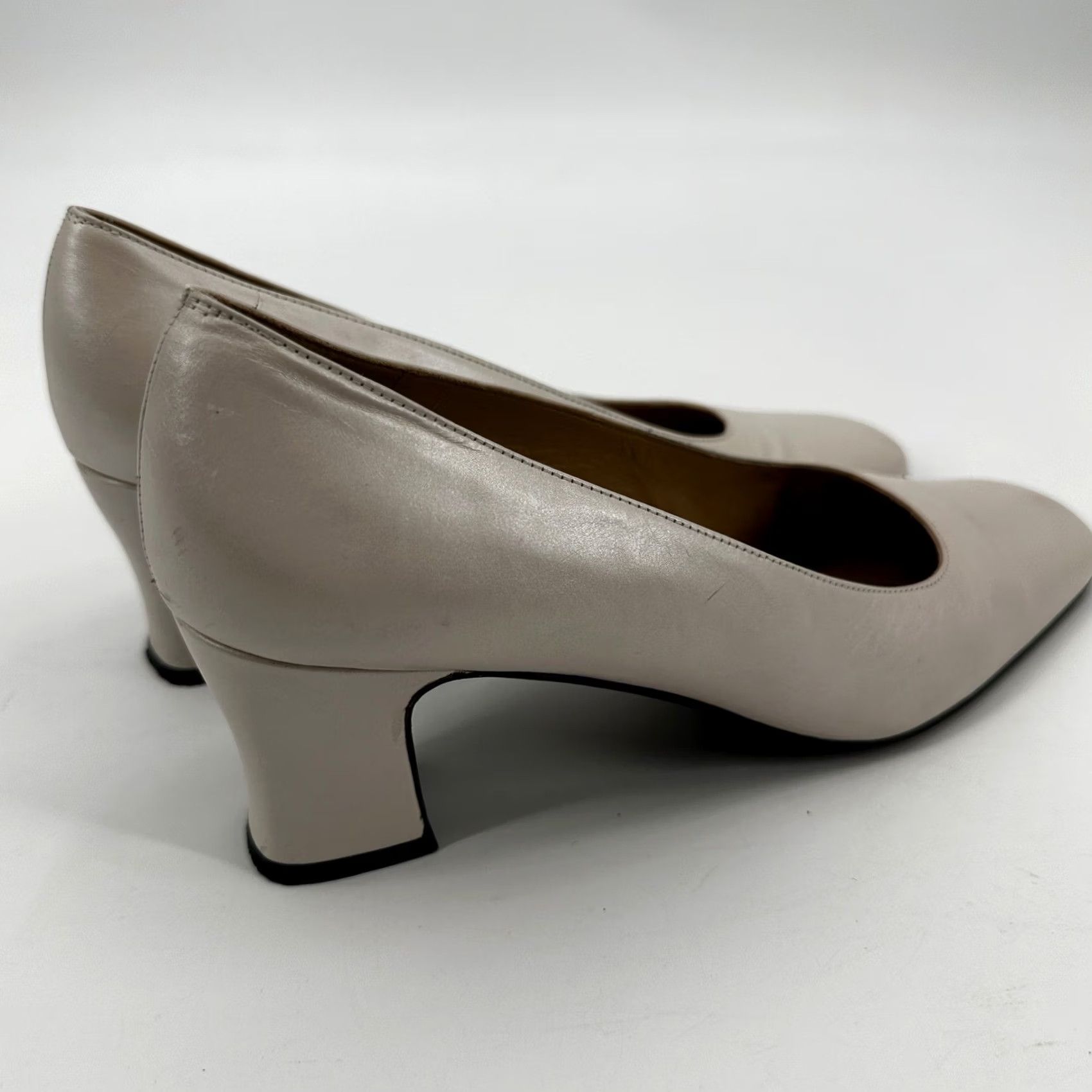 Stuart Weitzman Stuart Weitzman Cream Leather Pumps Square Toe Block Heel 8 AA Leather Sole Leather Upper Office Women's 90s Vintage Leather Heels Size US 8 / IT 38 - 4 Thumbnail