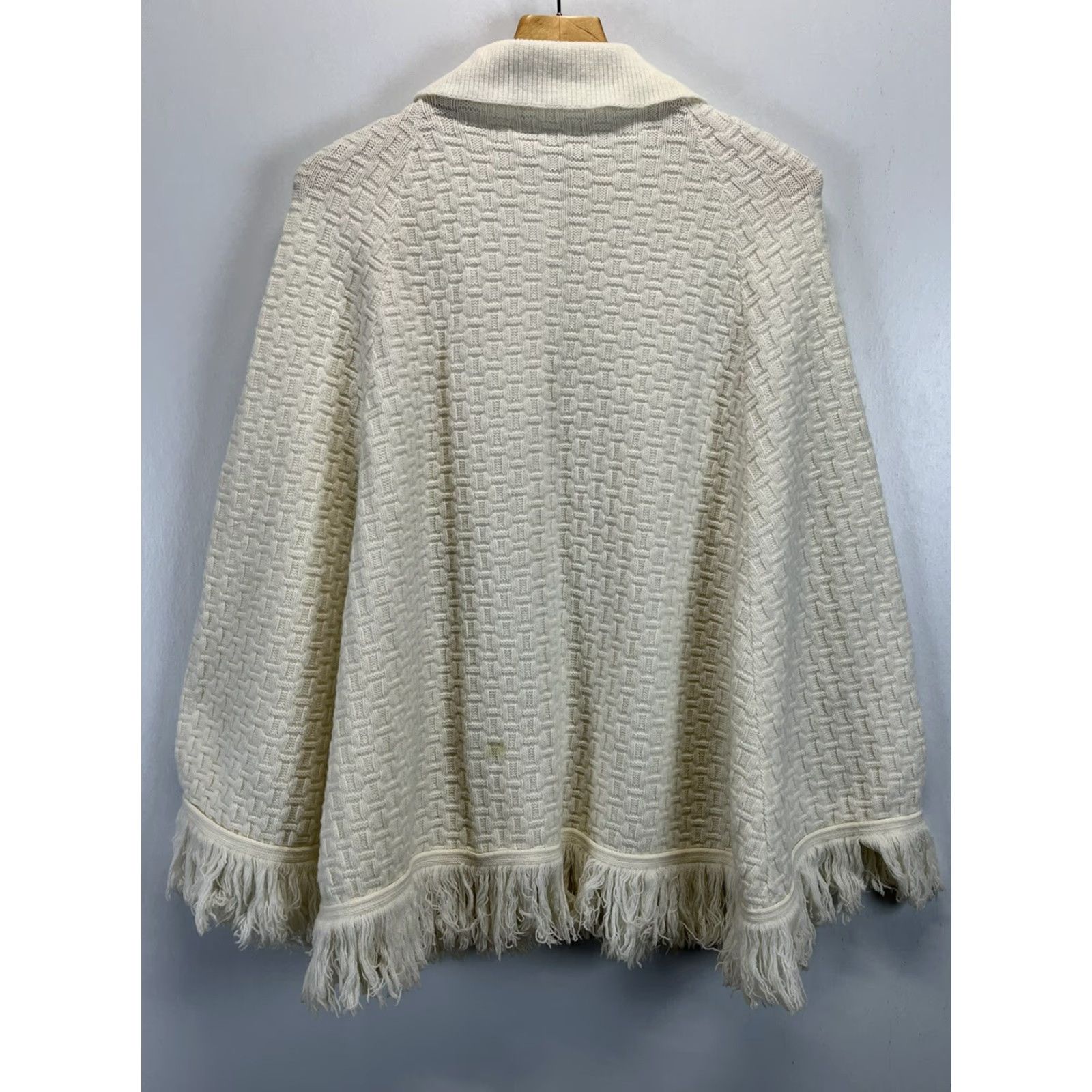 Asket VINTAGE Ivory Knit Cape Poncho Sweater One Size Bohemian Womens Basket Weave Fringe Size ONE SIZE - 2 Thumbnail