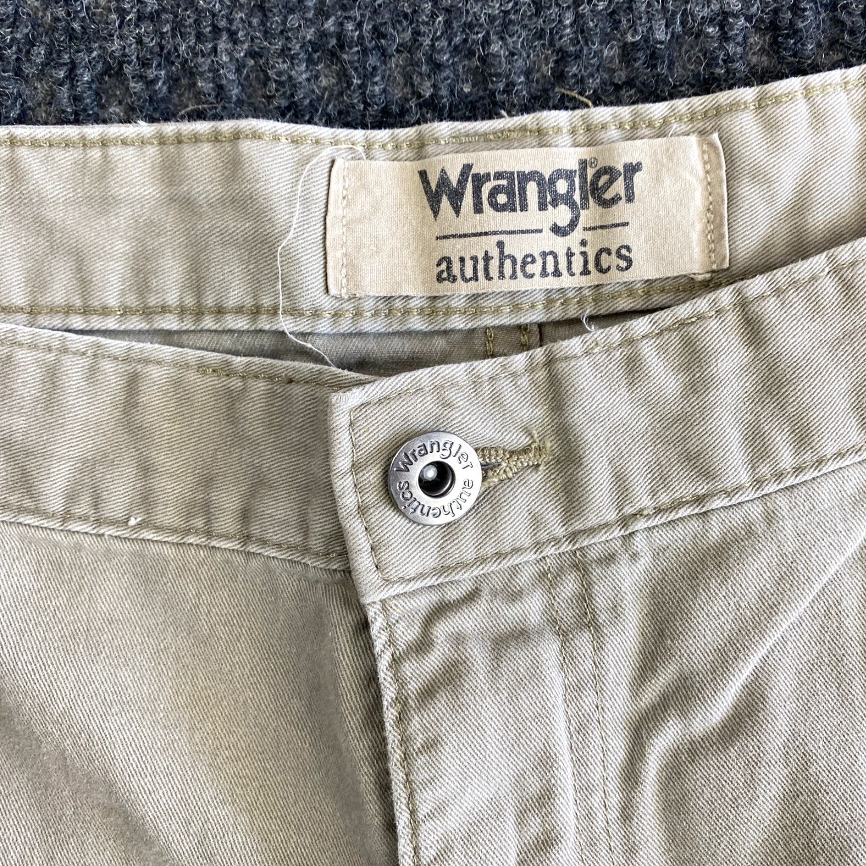 Wrangler VINTAGE Wrangler Authentics Cargo Shorts 42 Beige Khaki Outdoor Mens Cargo Pocket 10in Inseam Casual Workwear Cooler Size US 42 / EU 58 - 3 Thumbnail