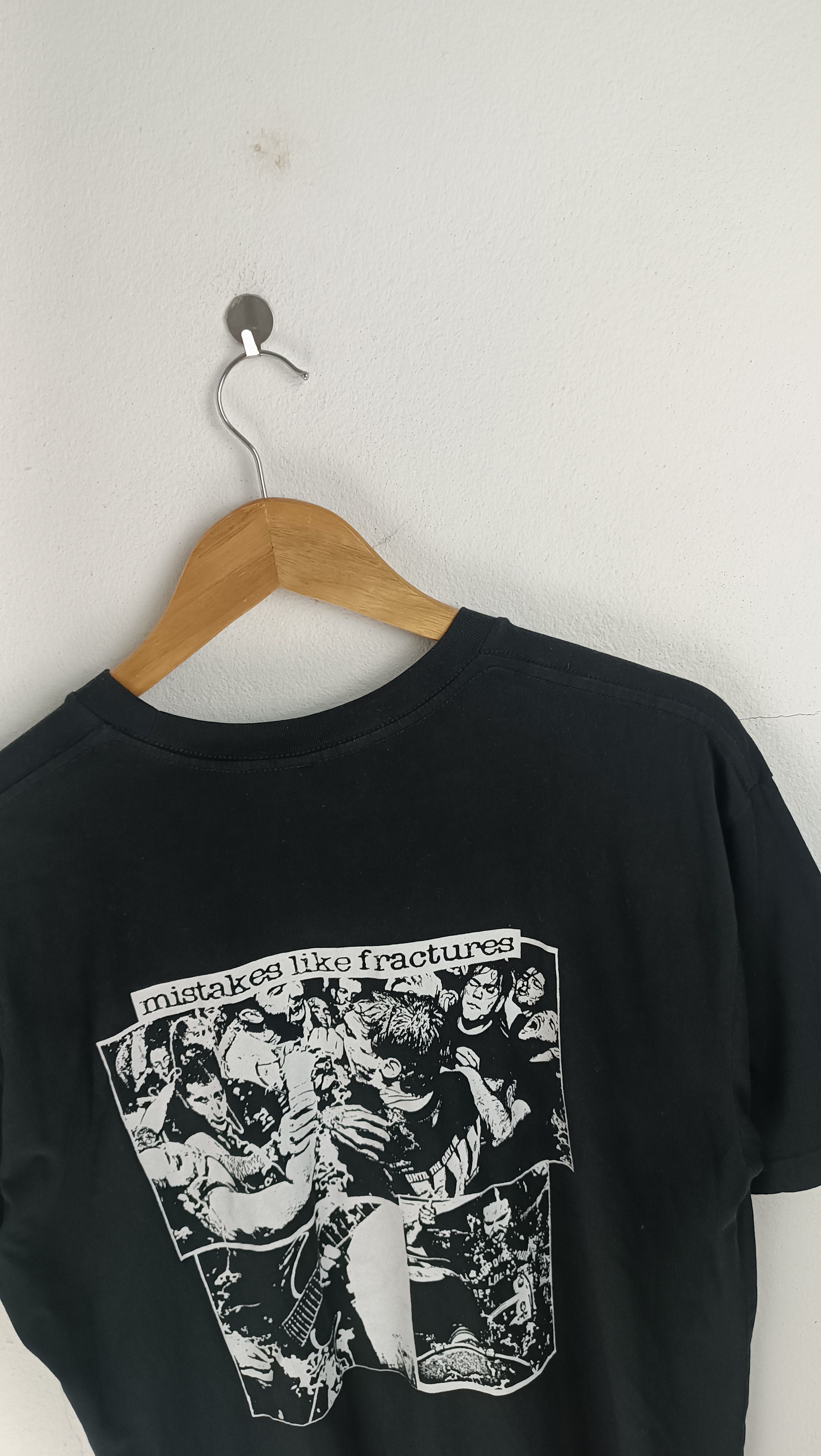 Band Tees VINTAGE KNOCKED LOOSE MISTAKES FRACTURES HARDCORE turnstile Size US L / EU 52-54 / 3 - 15 Thumbnail
