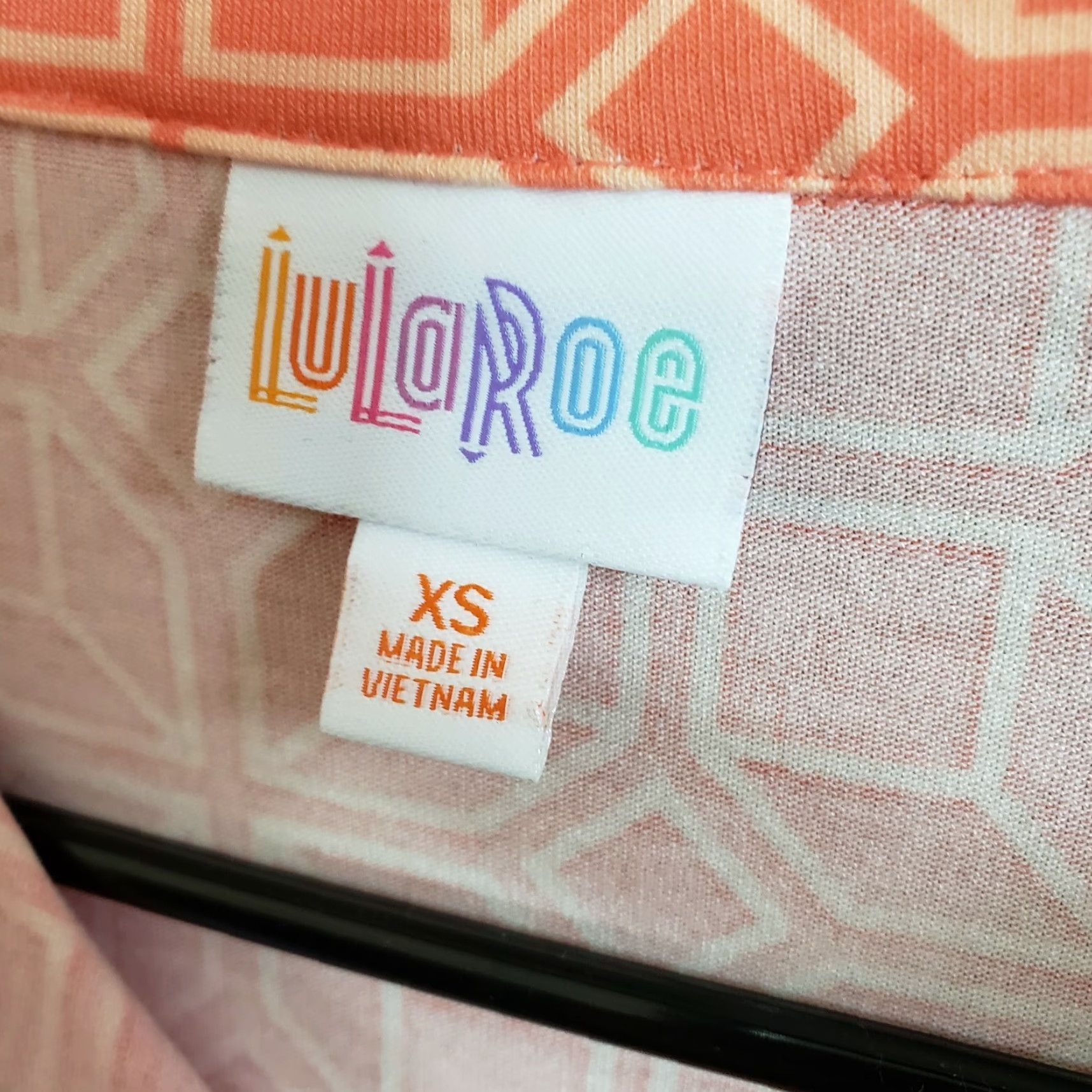 Vintage LuLaRoe Womens Valentina Shirt Button Front XS Coral Geometric Long Sleeve Tunic Button-Up Casual Womens XS Coral Geometric LuLaRoe Valentina Size XS / US 0-2 / IT 36-38 - 7 Thumbnail