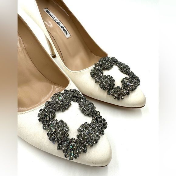MANOLO BLAHNIK Hangisi 70MM Crystal Buckle Satin Pumps