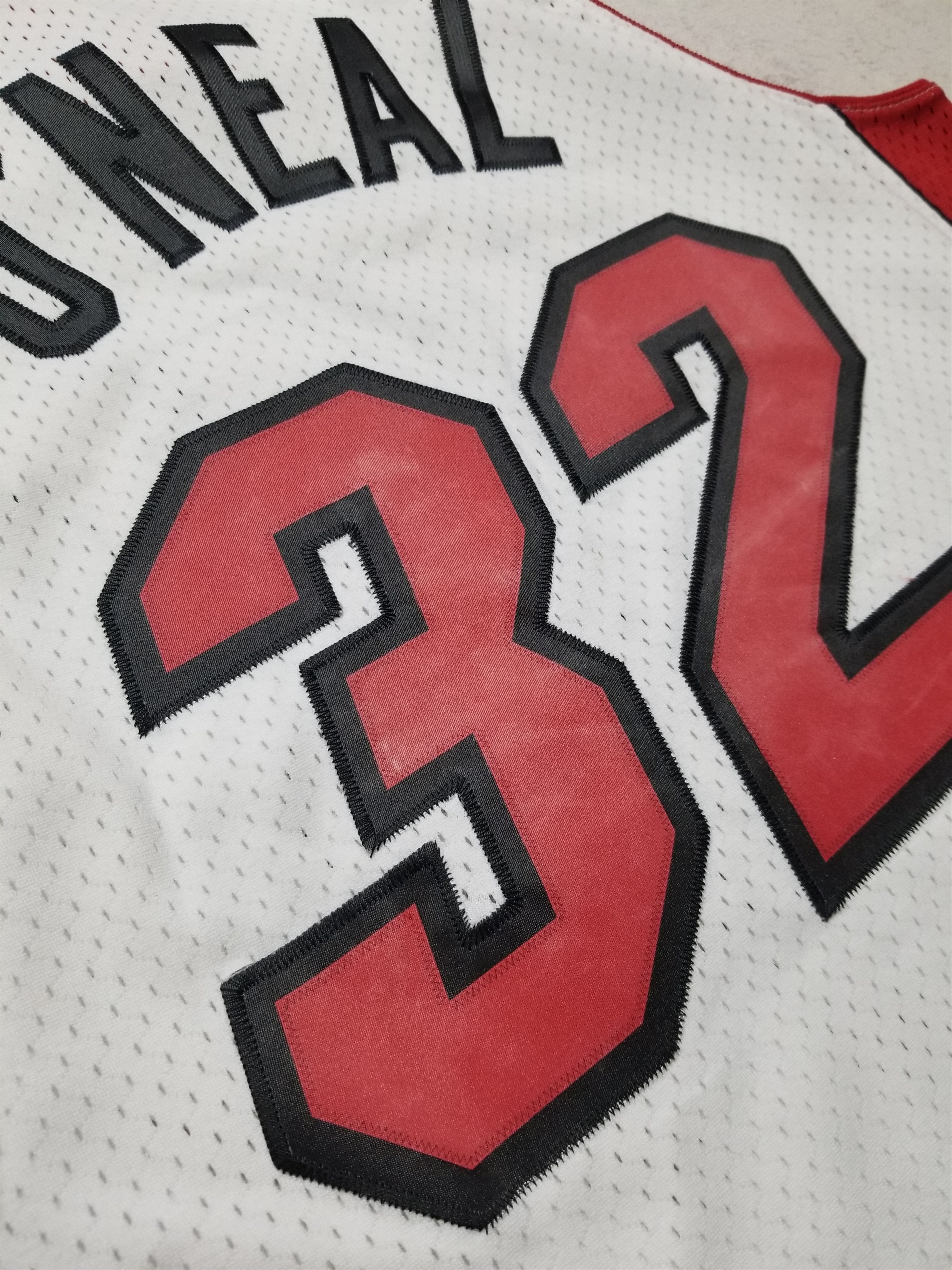 Reebok Vtg Miami Heat Shaquille O'Neal #32 Basketball NBA Jersey Size US M / EU 48-50 / 2 - 5 Thumbnail