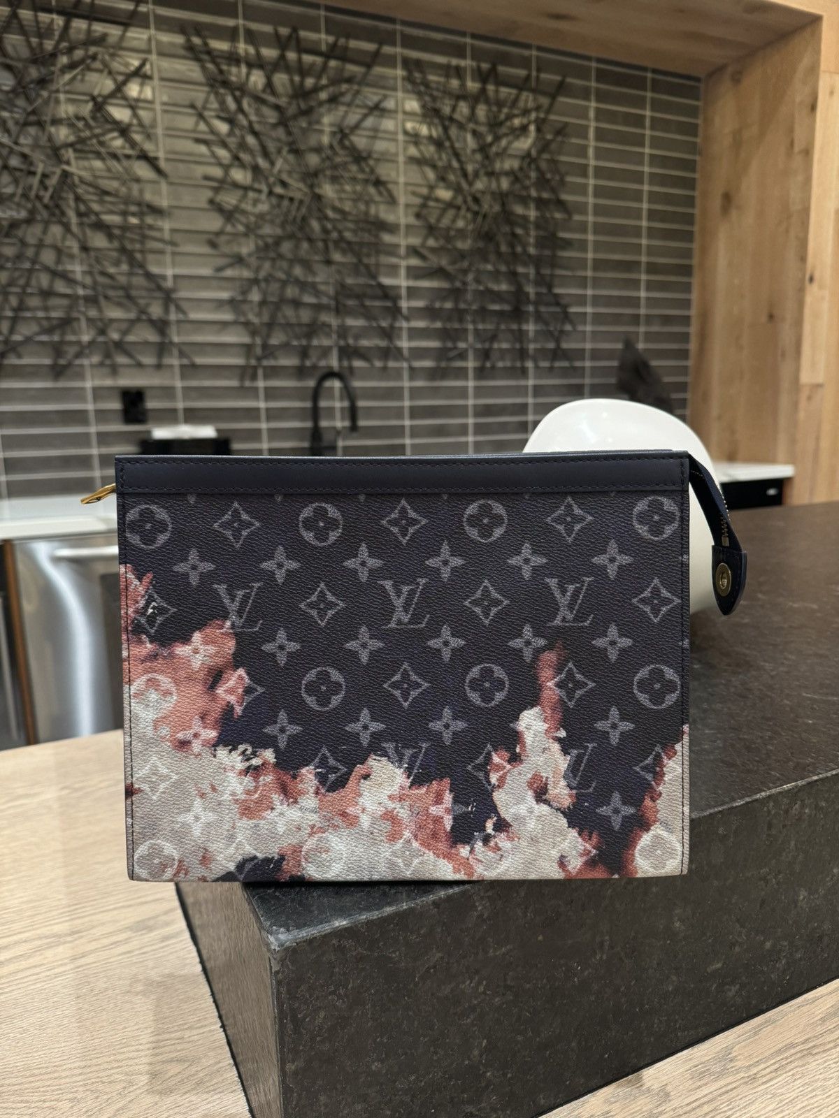 Louis Vuitton Louis Vuitton Pochette Voyage Size ONE SIZE - 2 Thumbnail
