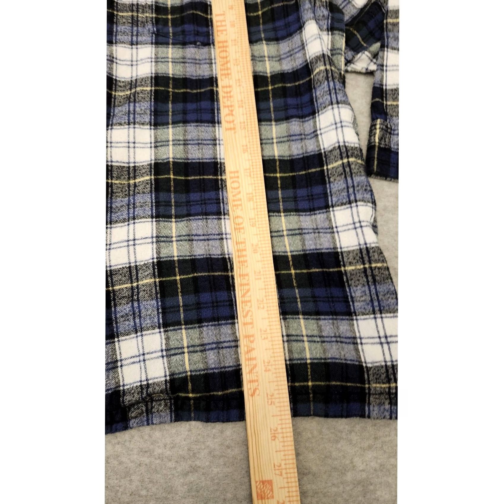 Vintage VINTAGE? No. LL Bean Shirt Mens Large Blue Green Plaid Flannel Button Front L REG Size US L / EU 52-54 / 3 - 5 Thumbnail