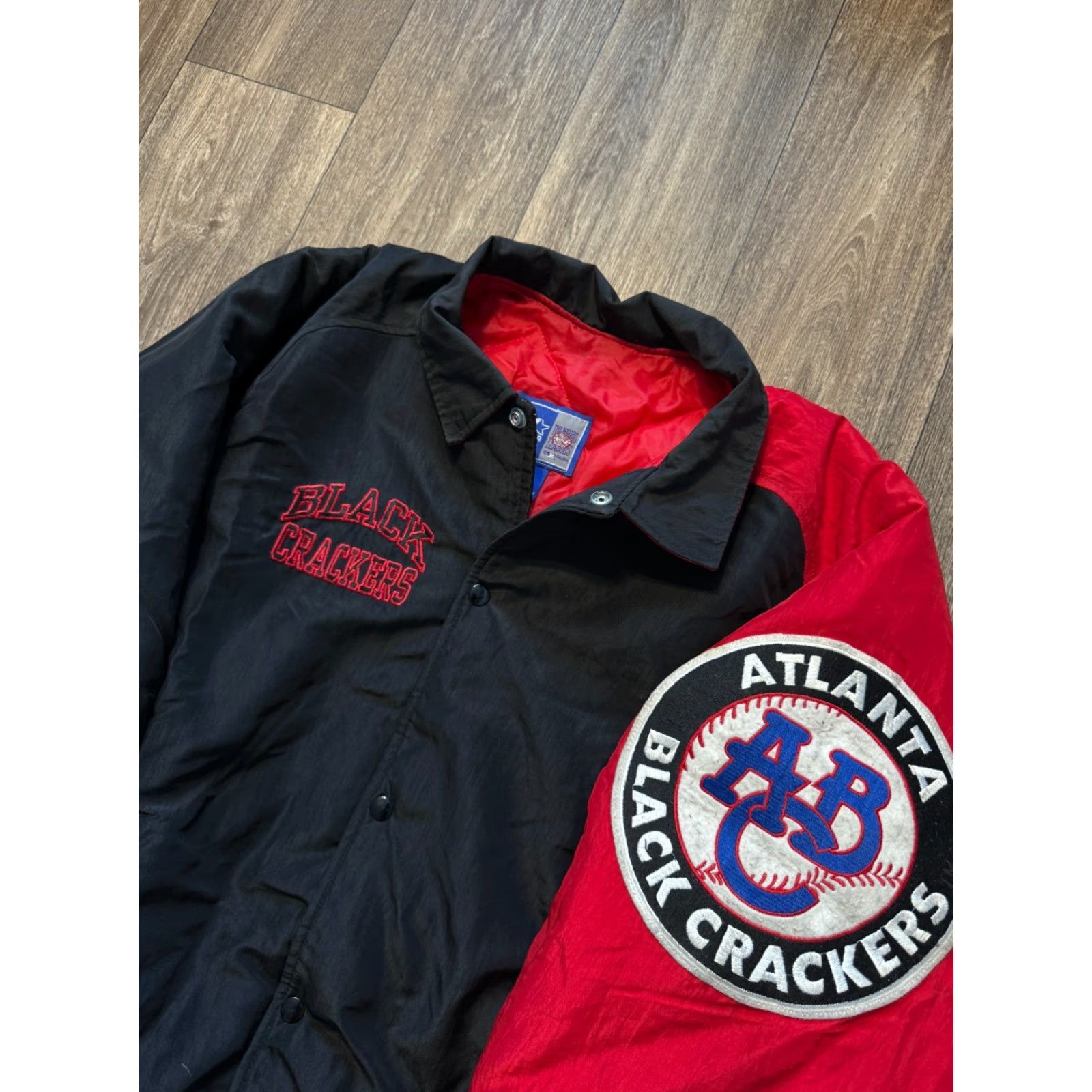 Starter VINTAGE Atlanta Black Crackers The Negro Leagues Starter Jacket Baseball MLB Jacket XL Men Black Nylon Puffer 30” Length 27” Pit to Pit Baseball MLB Size US XL / EU 56 / 4 - 4 Thumbnail