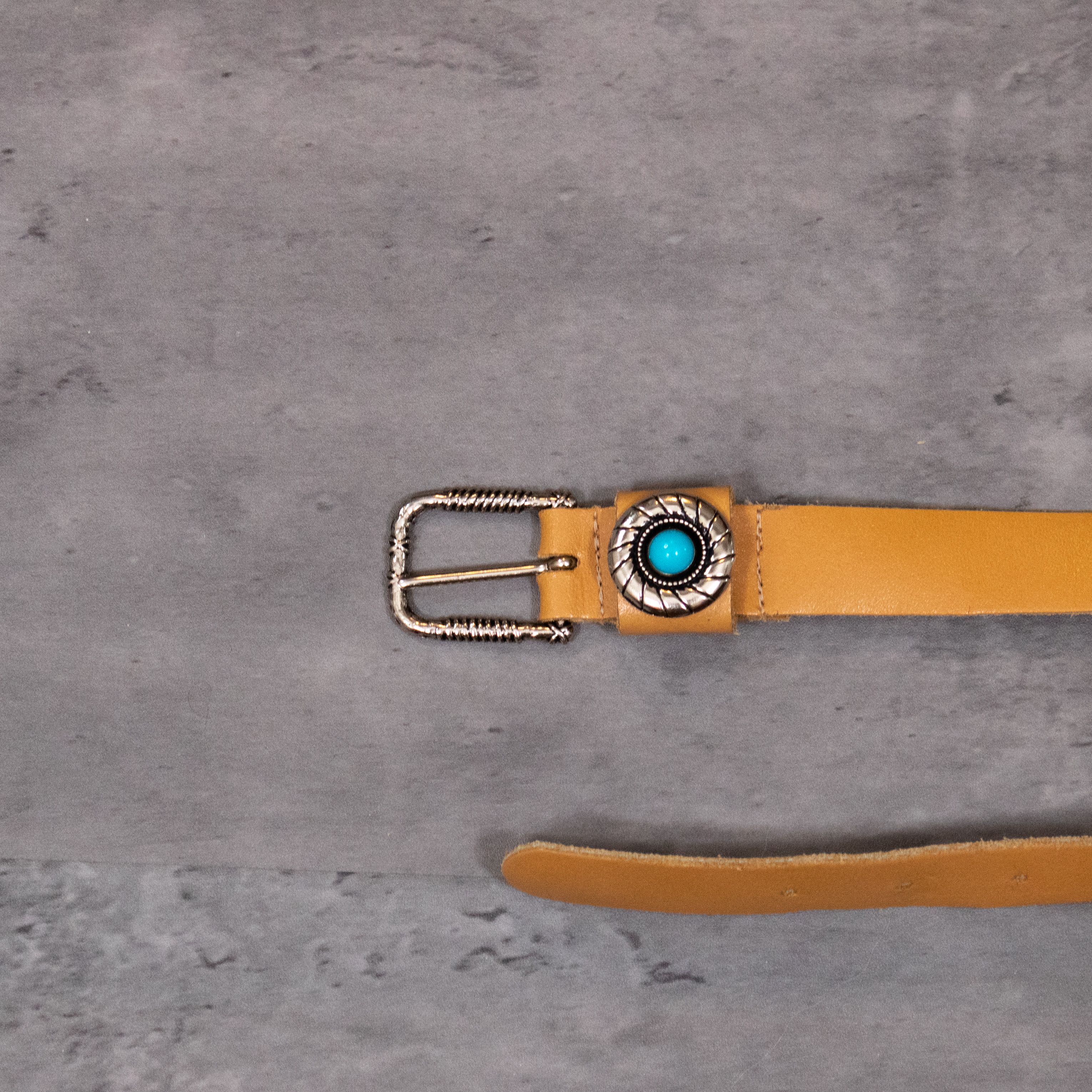 Vintage Vetta Tan Studded Belt Size 28 - 5 Thumbnail