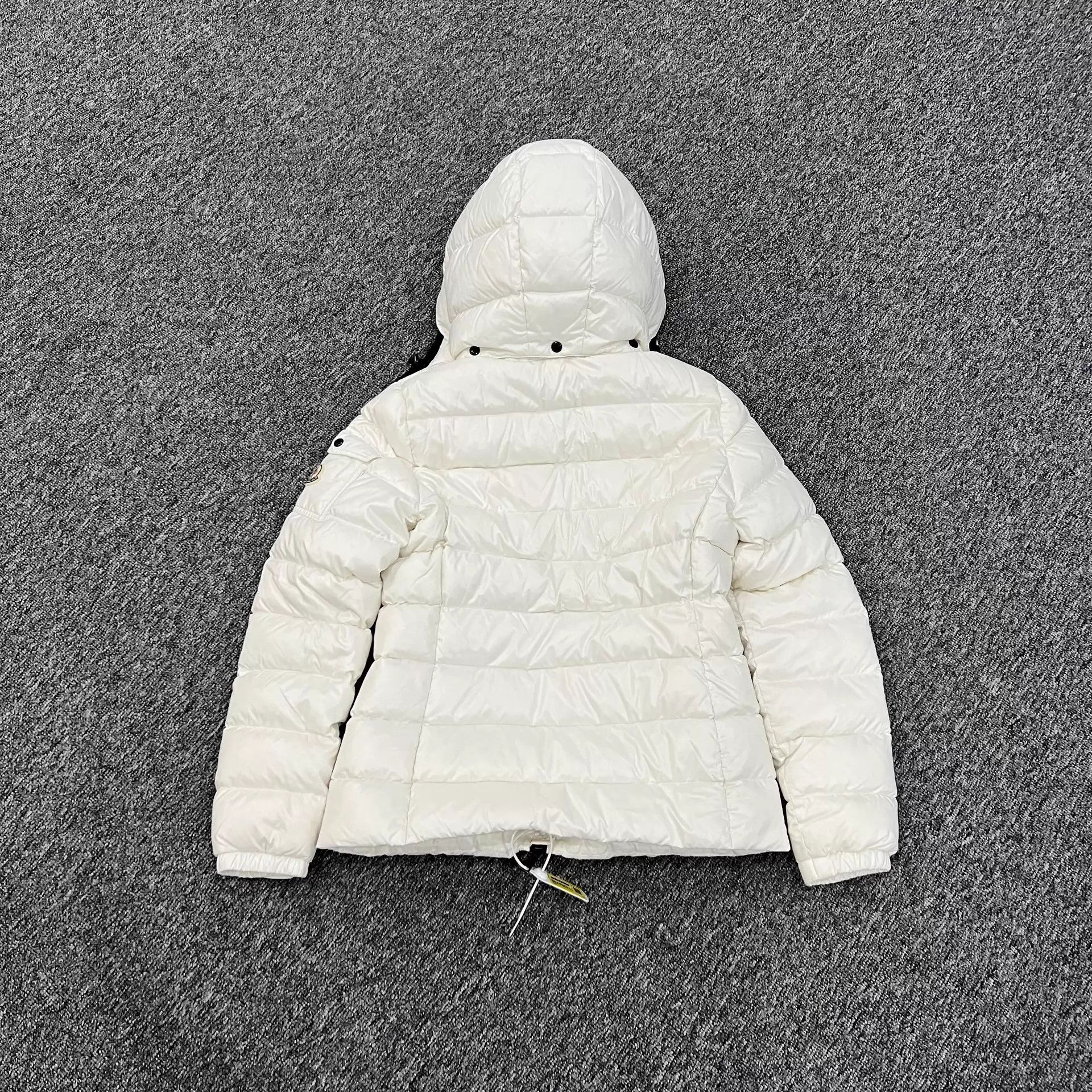 Moncler Moncler White Logo Arm Patch Puffer Jacket Size 1 98 New Size S / US 4 / IT 40 - 2 Thumbnail