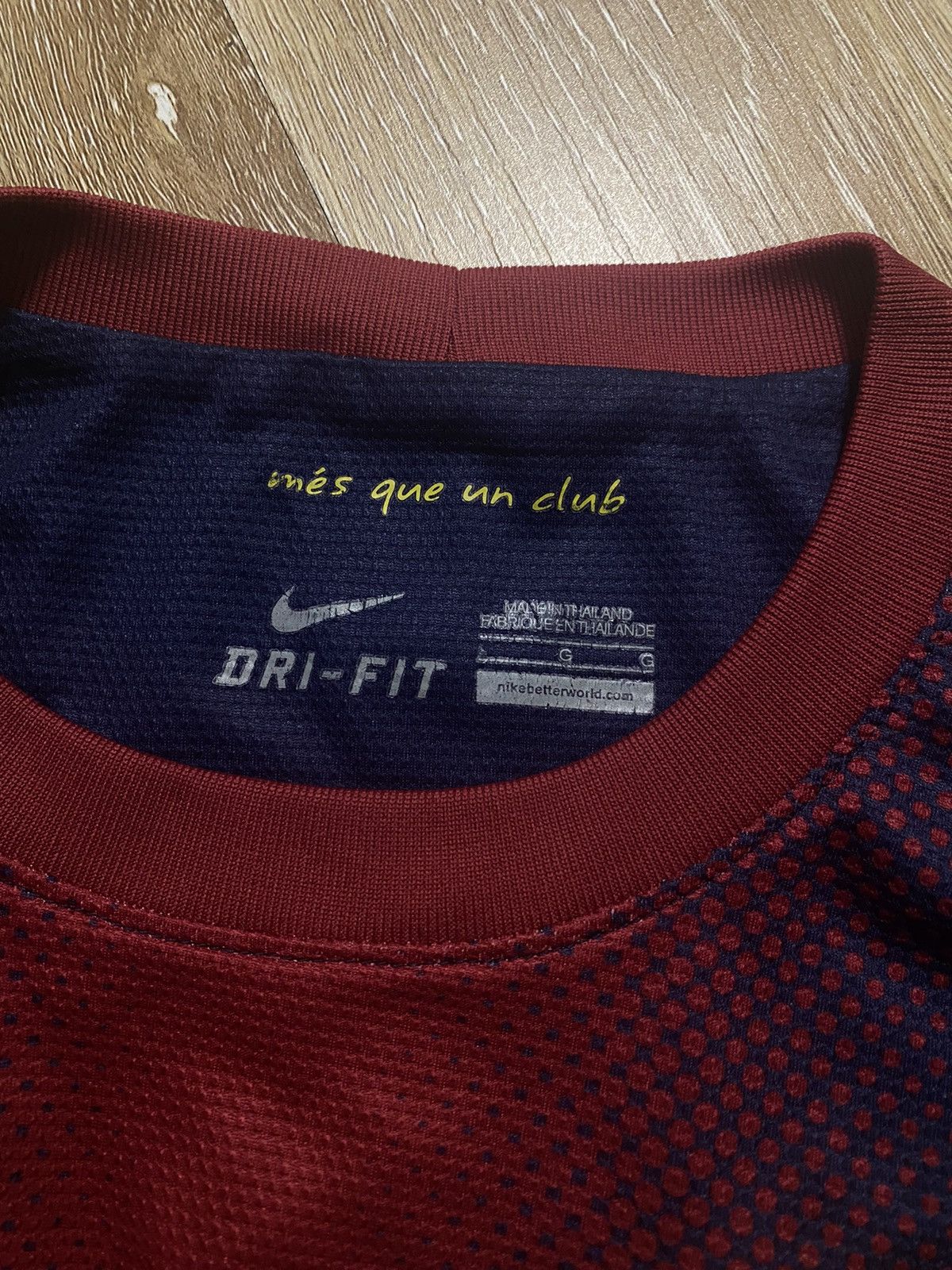 Nike Iniesta nike vintage Barcelona t-shirt Size US L / EU 52-54 / 3 - 5 Thumbnail