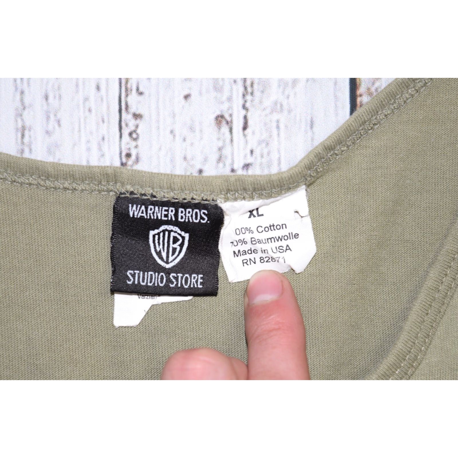 Vintage VINTAGE WARNER BROTHERS TASMANIAN DEVIL SURFING MUSCLE SHIRT TANK TOP 90s ARMY GREEN MEN'S XL GRAPHIC SURFER SKATER Size US XL / EU 56 / 4 - 4 Thumbnail