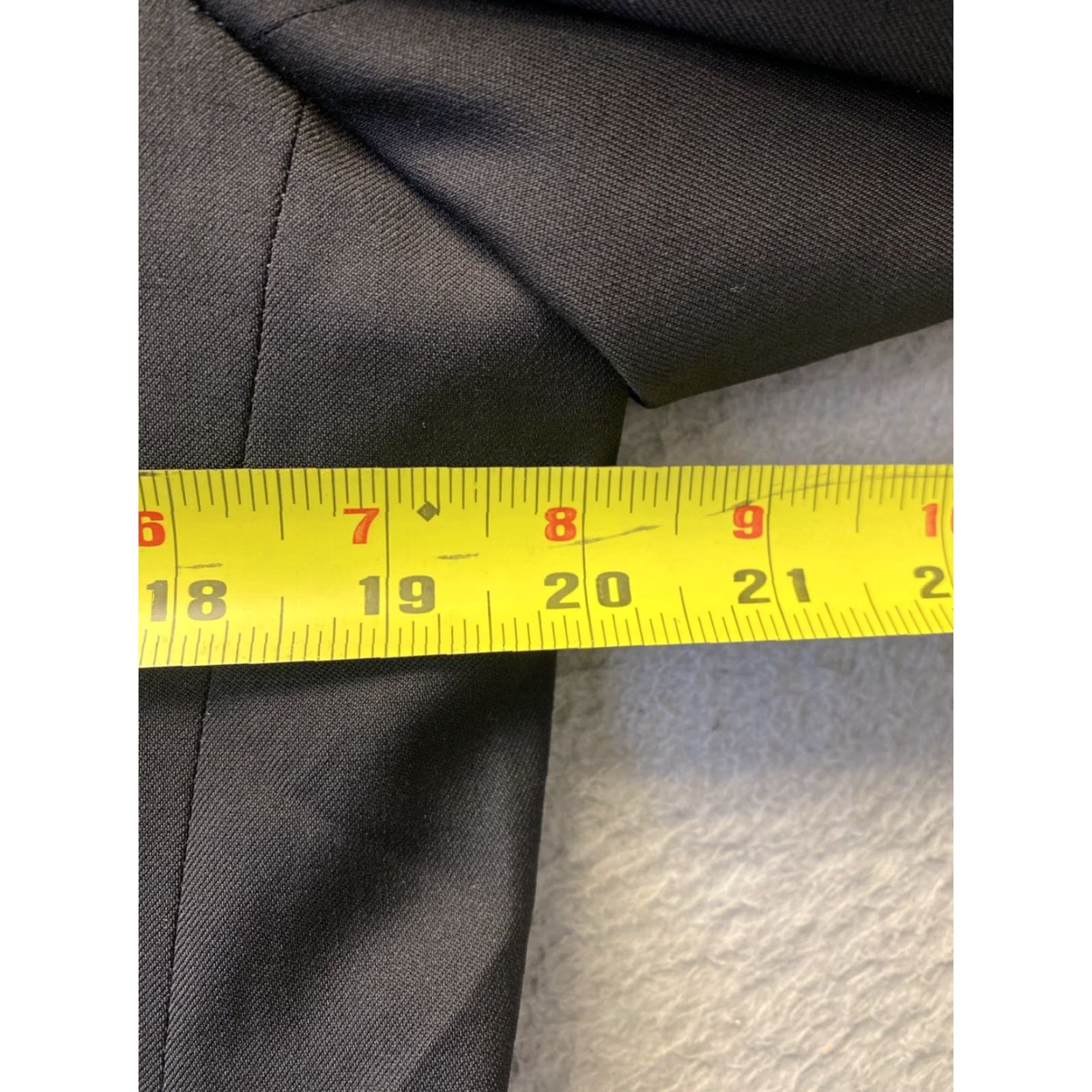 Brooks Brothers Brooks Brothers Blazer Men’s 41R Black Wool Two-Button Single-Breasted Notch Lapel Regular Jacket/Coat Size 42R - 4 Thumbnail