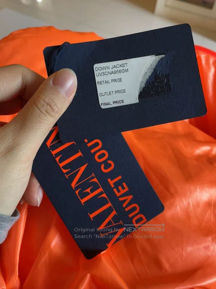 Valentino Valentino Orange logo on a hooded down jacket Size US S / EU 44-46 / 1 - 9 Thumbnail
