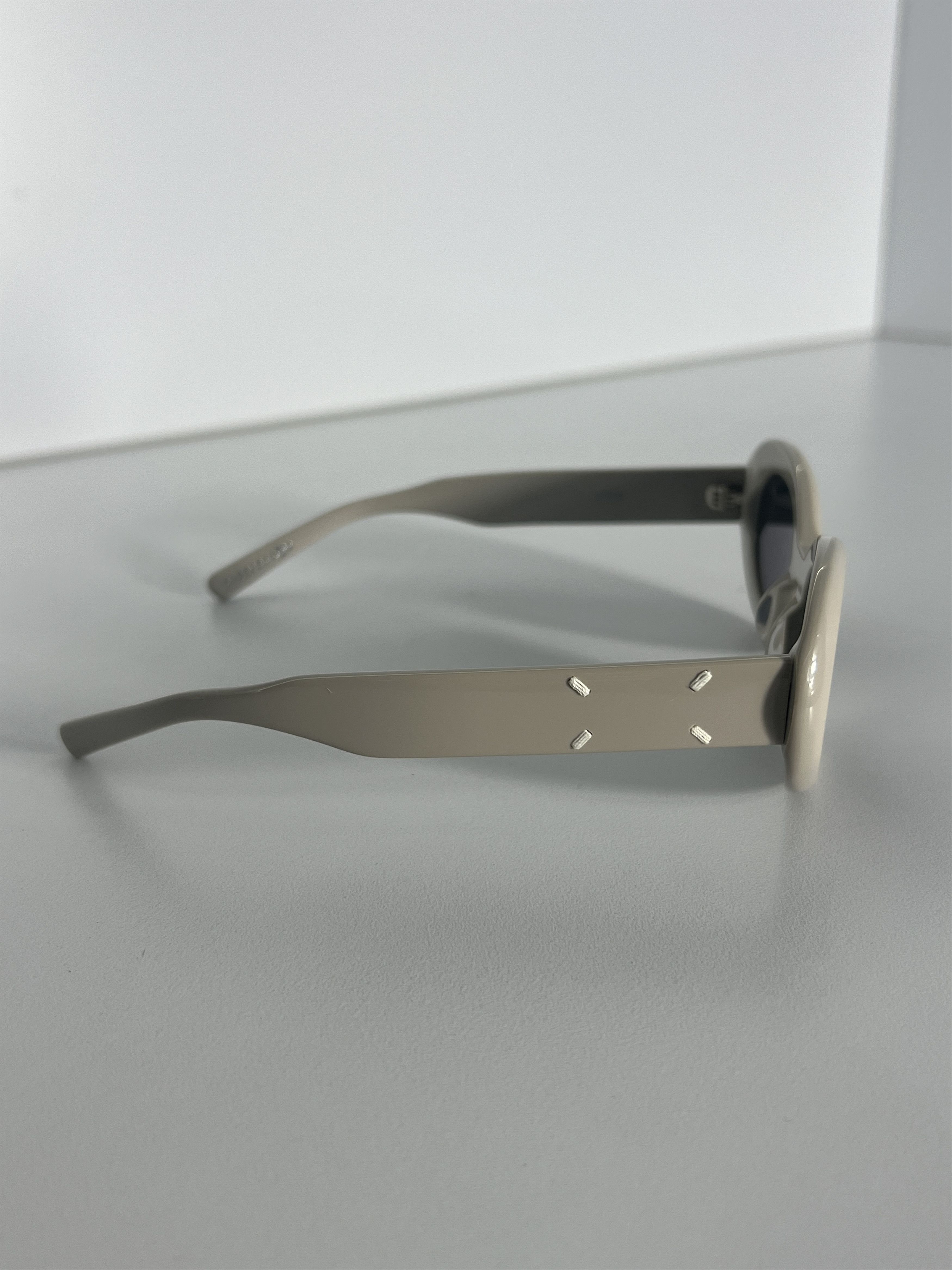 Gentle Monster × Maison Margiela Maison Margiela x Gentle Monster MM005 Oval Beige Sunglasses Size ONE SIZE - 3 Thumbnail