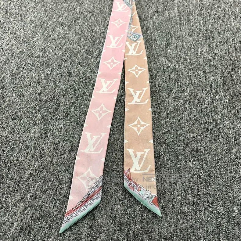 Louis Vuitton Louis Vuitton Old Flower Scarf Size ONE SIZE - 2 Thumbnail