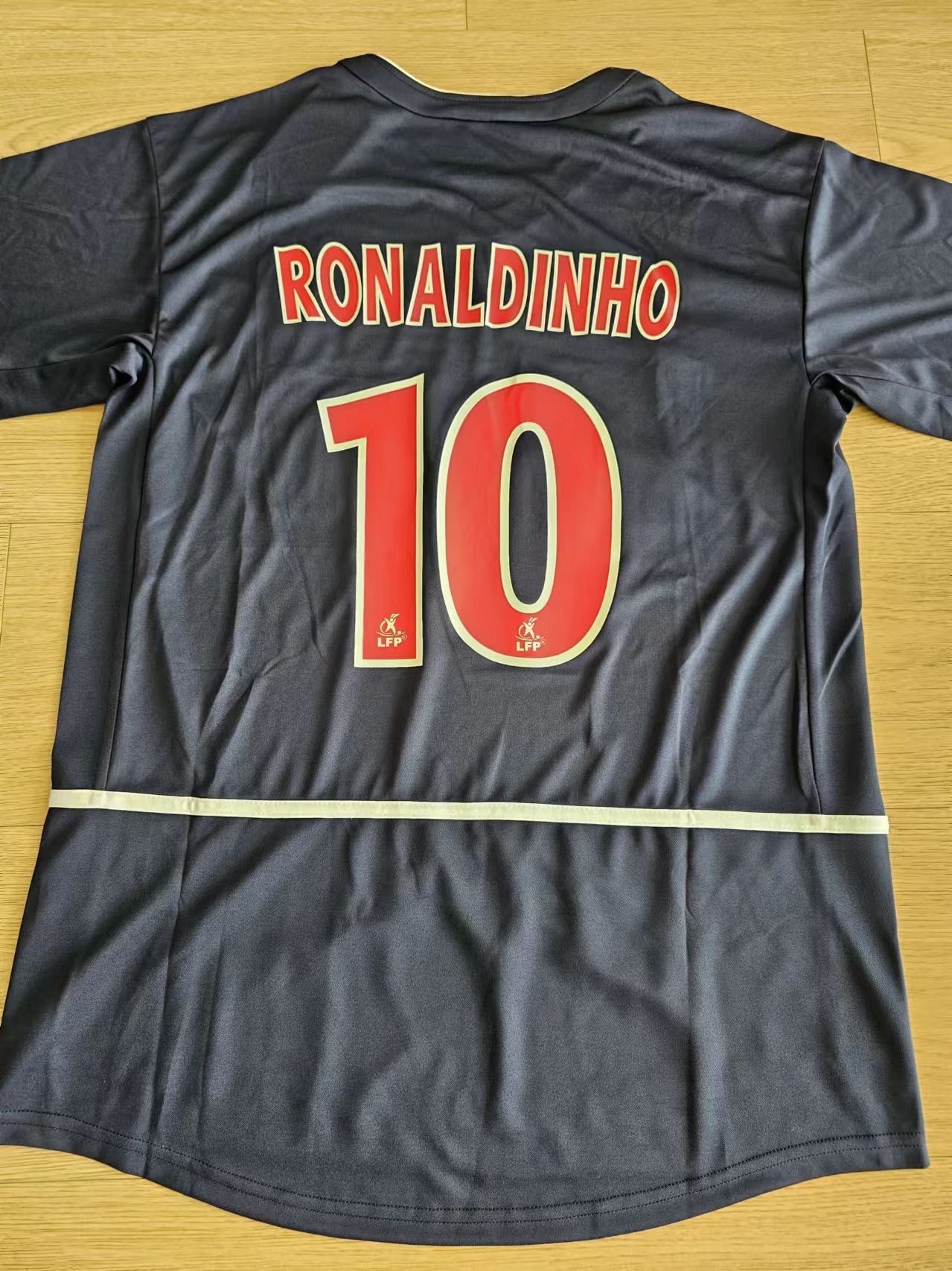 Other 2002 03 PSG 10 Ronaldinho Jersey Size US M / EU 48-50 / 2 - 1 Thumbnail