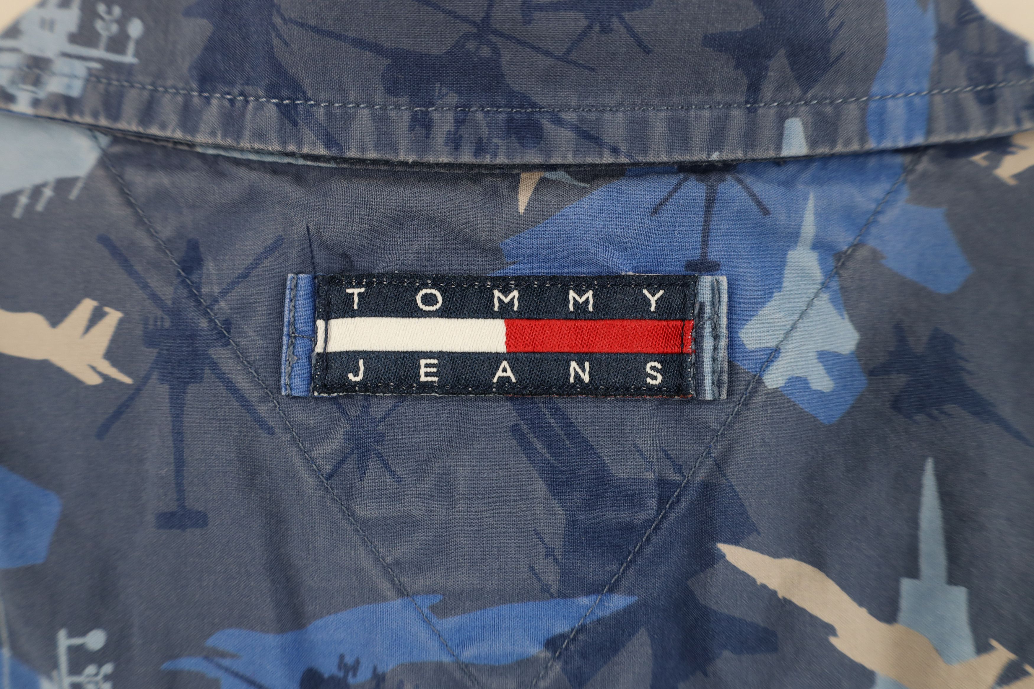 Tommy Hilfiger Vintage 90s Tommy Hilfiger Plane All Over Print Button Shirt Size US L / EU 52-54 / 3 - 9 Thumbnail