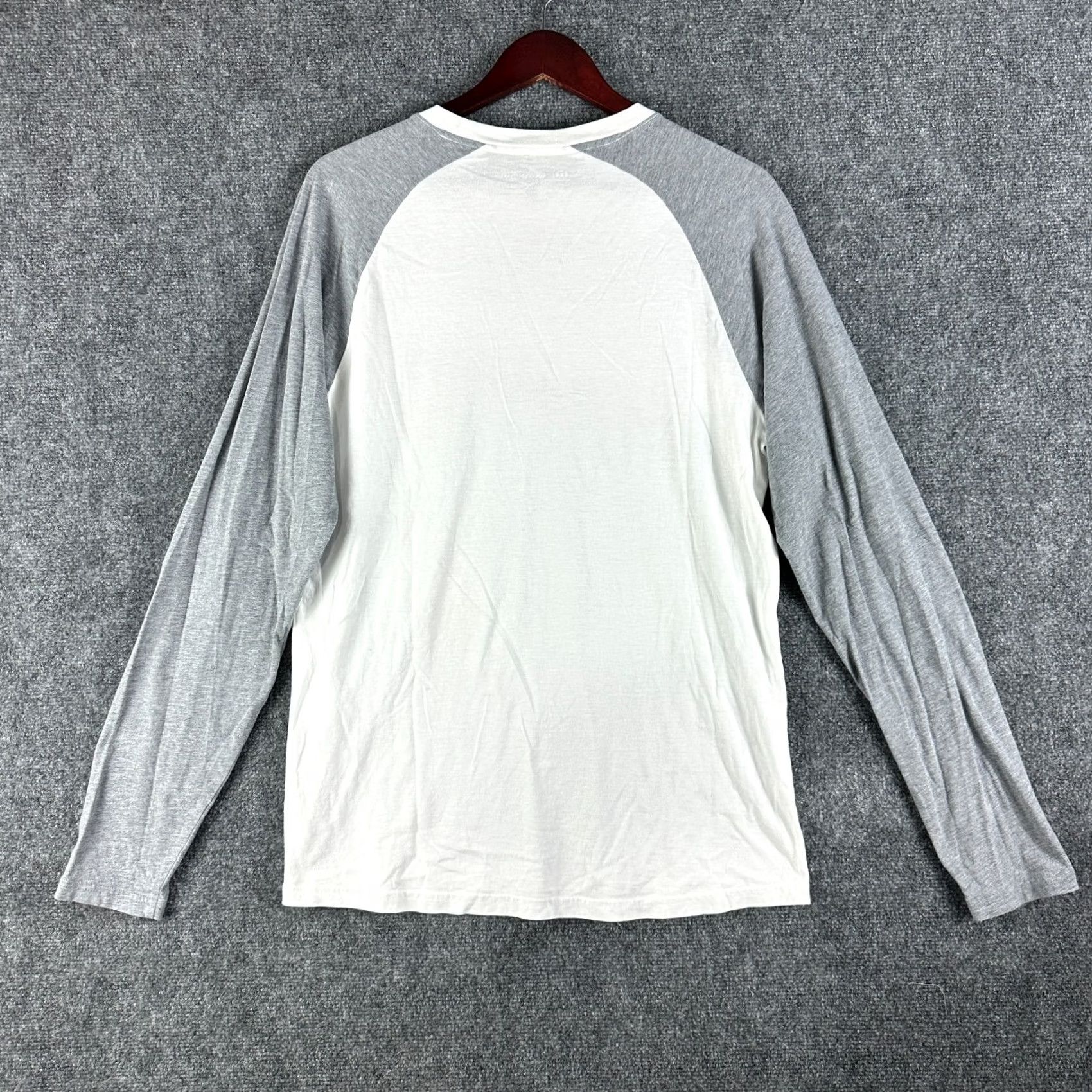 TravisMathew Travis Mathew Tee Shirt Mens Medium Cotton Long Sleeve White Colorblock Shirt Size US M / EU 48-50 / 2 - 7 Thumbnail