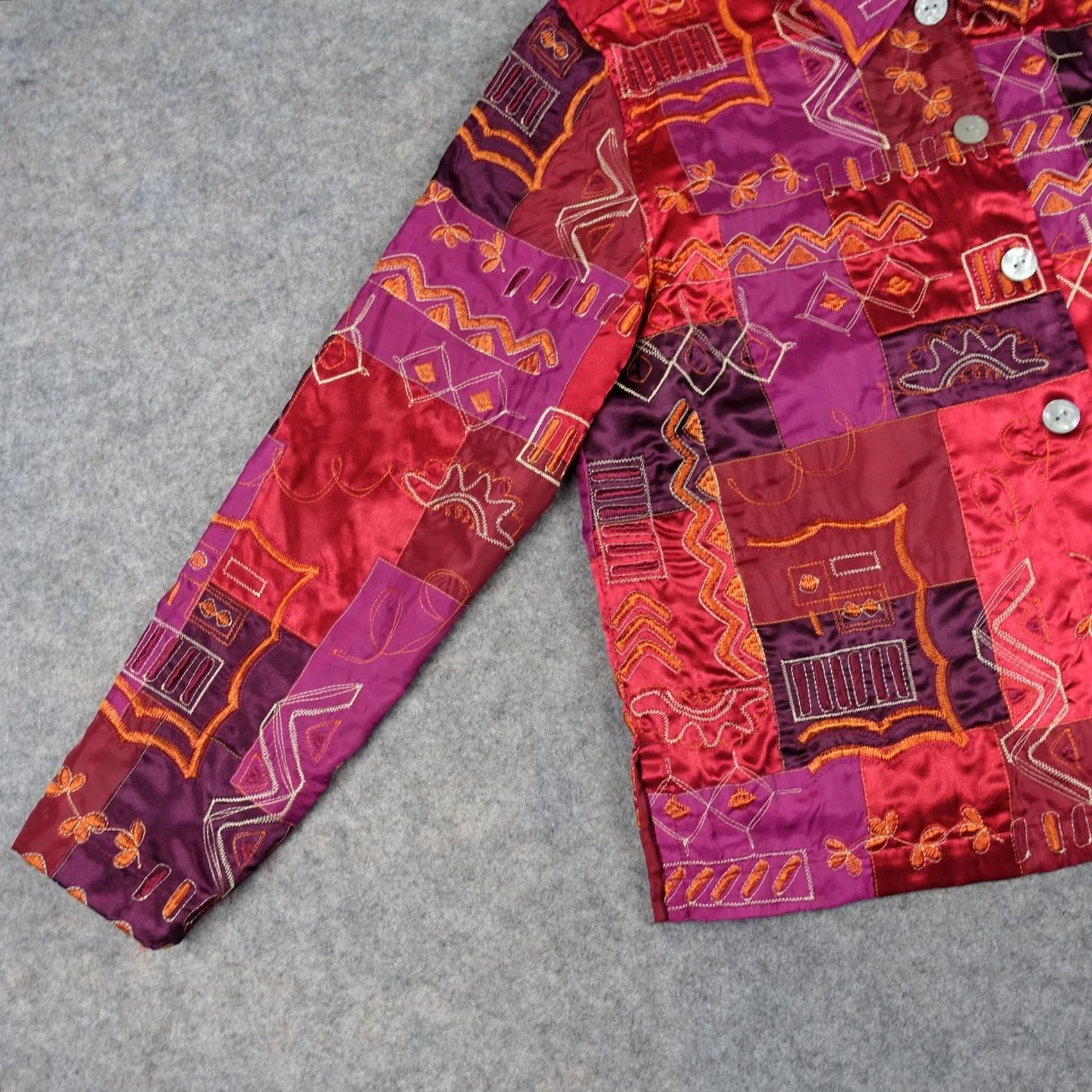 Vintage French Laundry Jacket Womens Large Red Quilted Embroidered Short Sleeve Long Sleeve Buttoned Fall Spring Winter Casual Travel Art Womens Size L Size L / US 10 / IT 46 - 7 Thumbnail