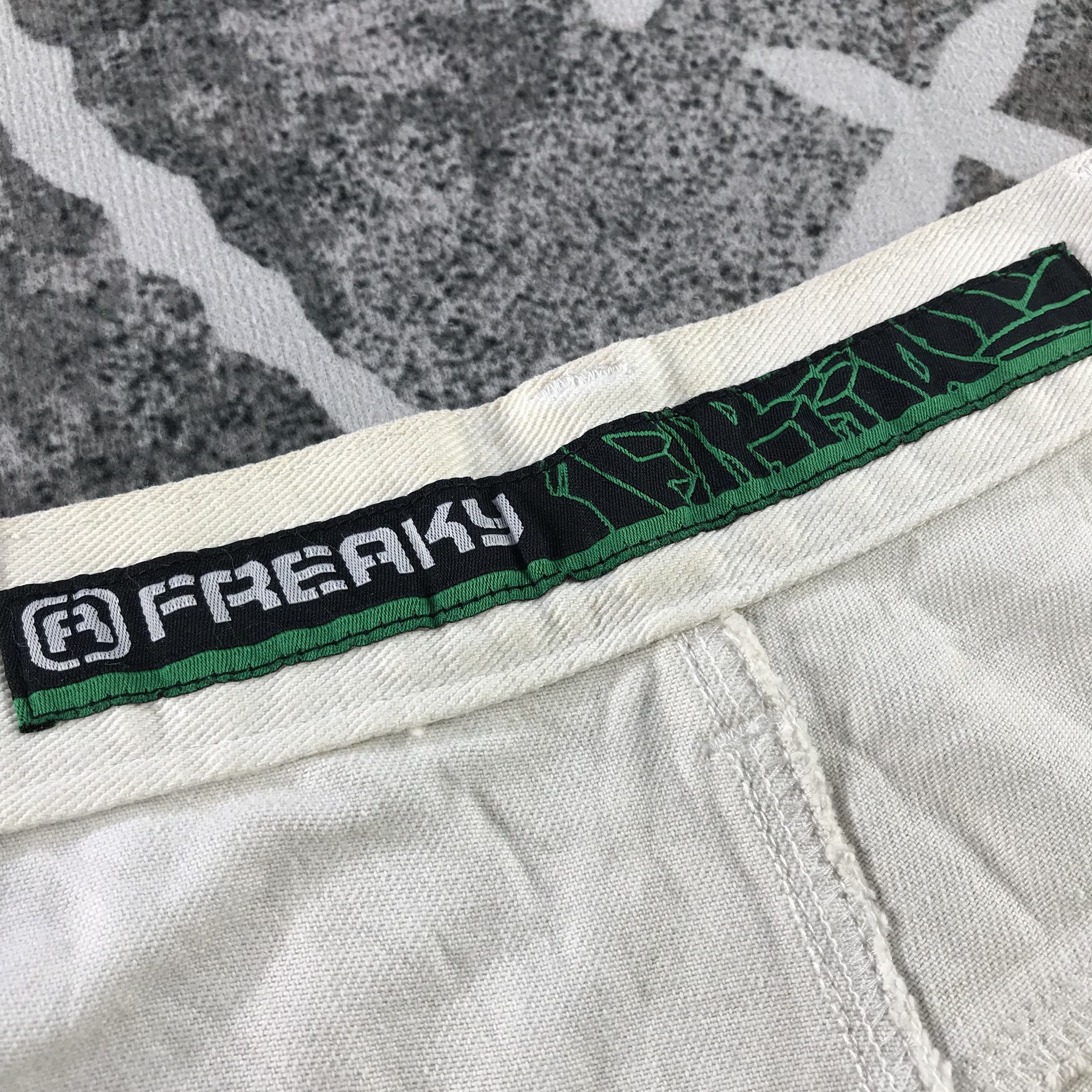 Japanese Brand Vintage Dirty Freaky Jeans Baggy Denim KJ3359 Size US 38 / EU 54 - 11 Thumbnail