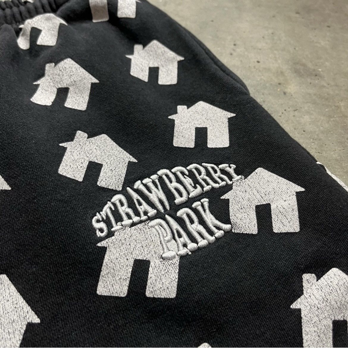 Other Strawberry Park House Logo All-Over Print Short - Mens Large Size US 32 / EU 48 - 3 Thumbnail