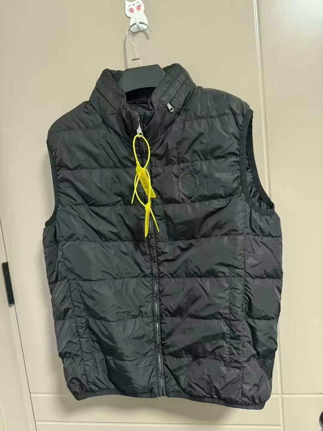 Gucci gucci printed down vest with high collar Size US L / EU 52-54 / 3 - 1 Thumbnail