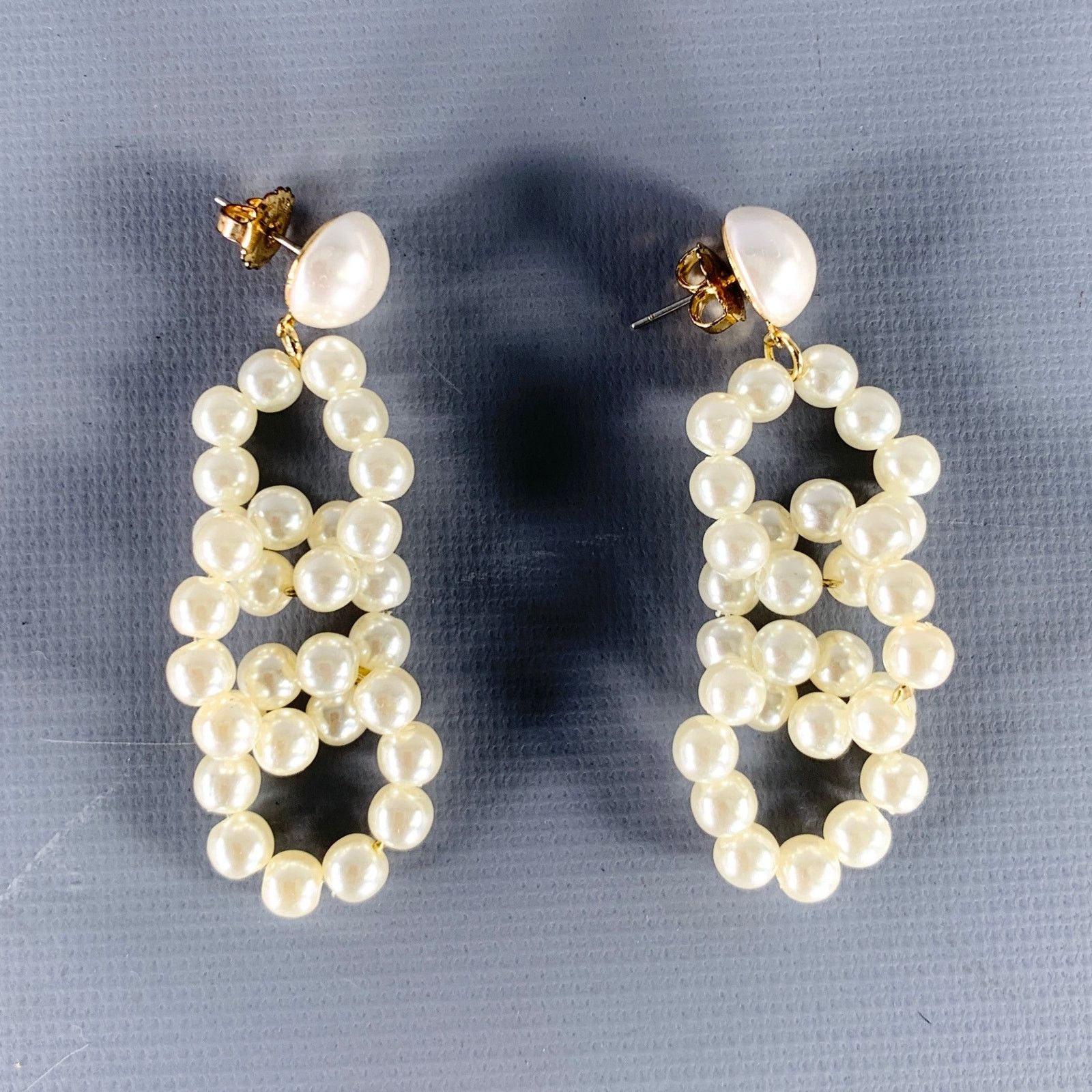 Vintage VINTAGE Gold Faux Pearl Interloop Earrings Size ONE SIZE - 1 Thumbnail