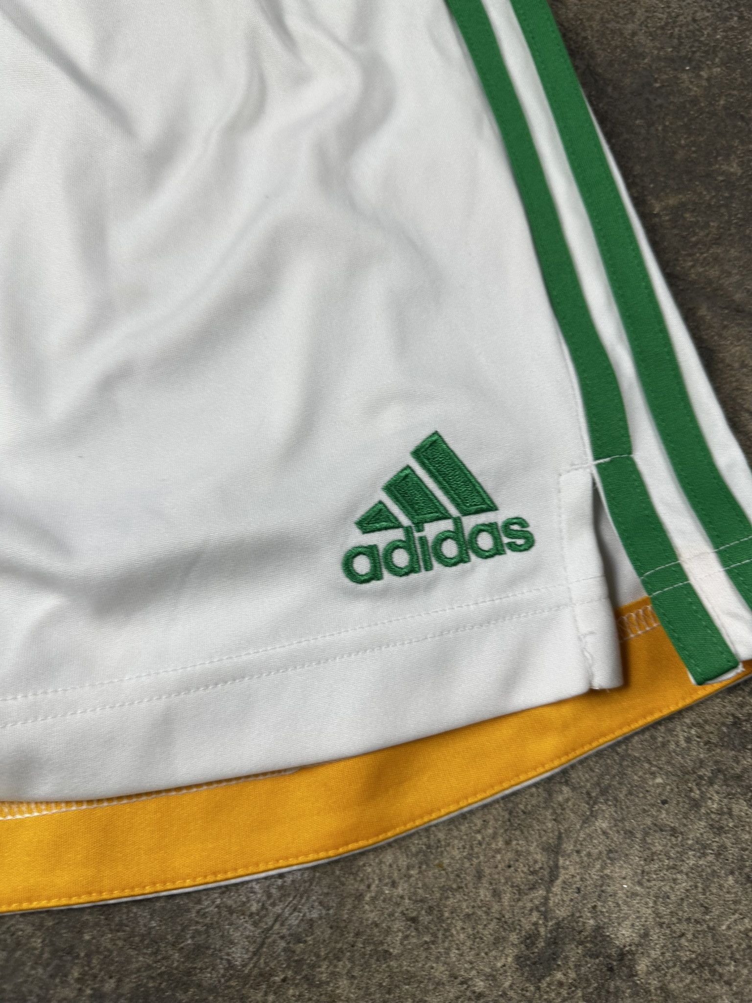 Adidas Vintage Y2k Adidas Celtic F.C. Soccer Shorts Blokecore Size US 34 / EU 50 - 4 Thumbnail