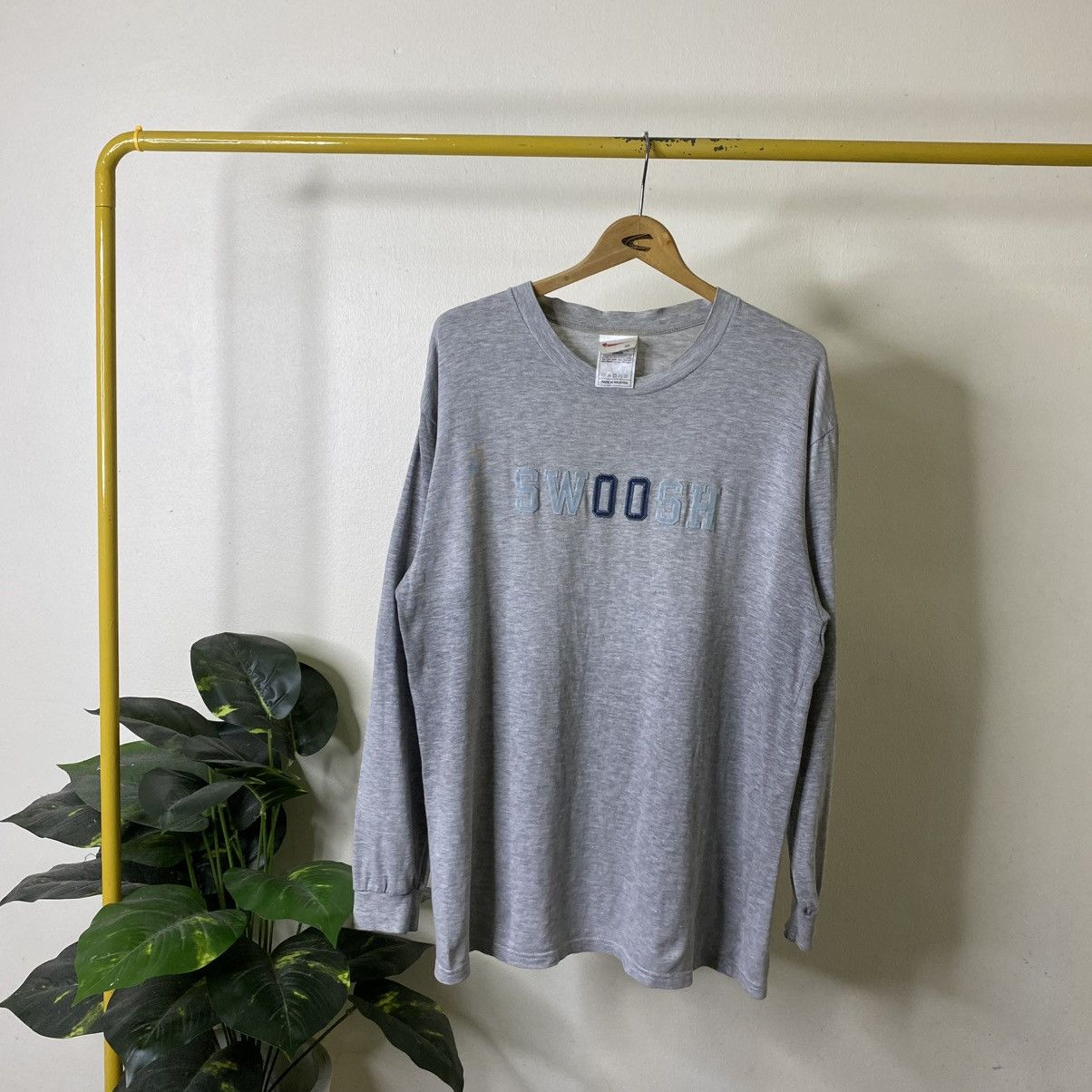 Nike Vintage 2000s Nike Embroidery Spell Out Swoosh LS T Shirt Size US L / EU 52-54 / 3 - 1 Thumbnail