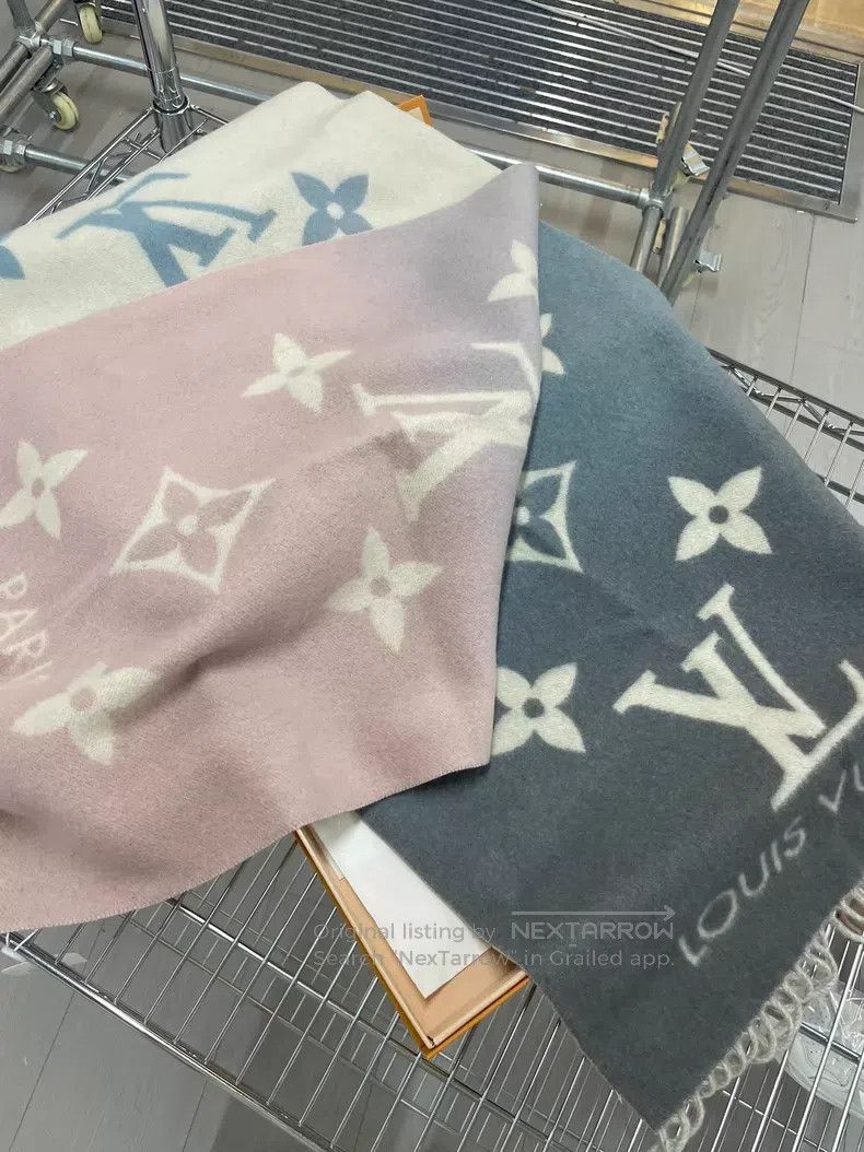 Louis Vuitton Louis Vuitton Pink and blue ombre presbyopic printed cashm Size ONE SIZE - 1 Thumbnail