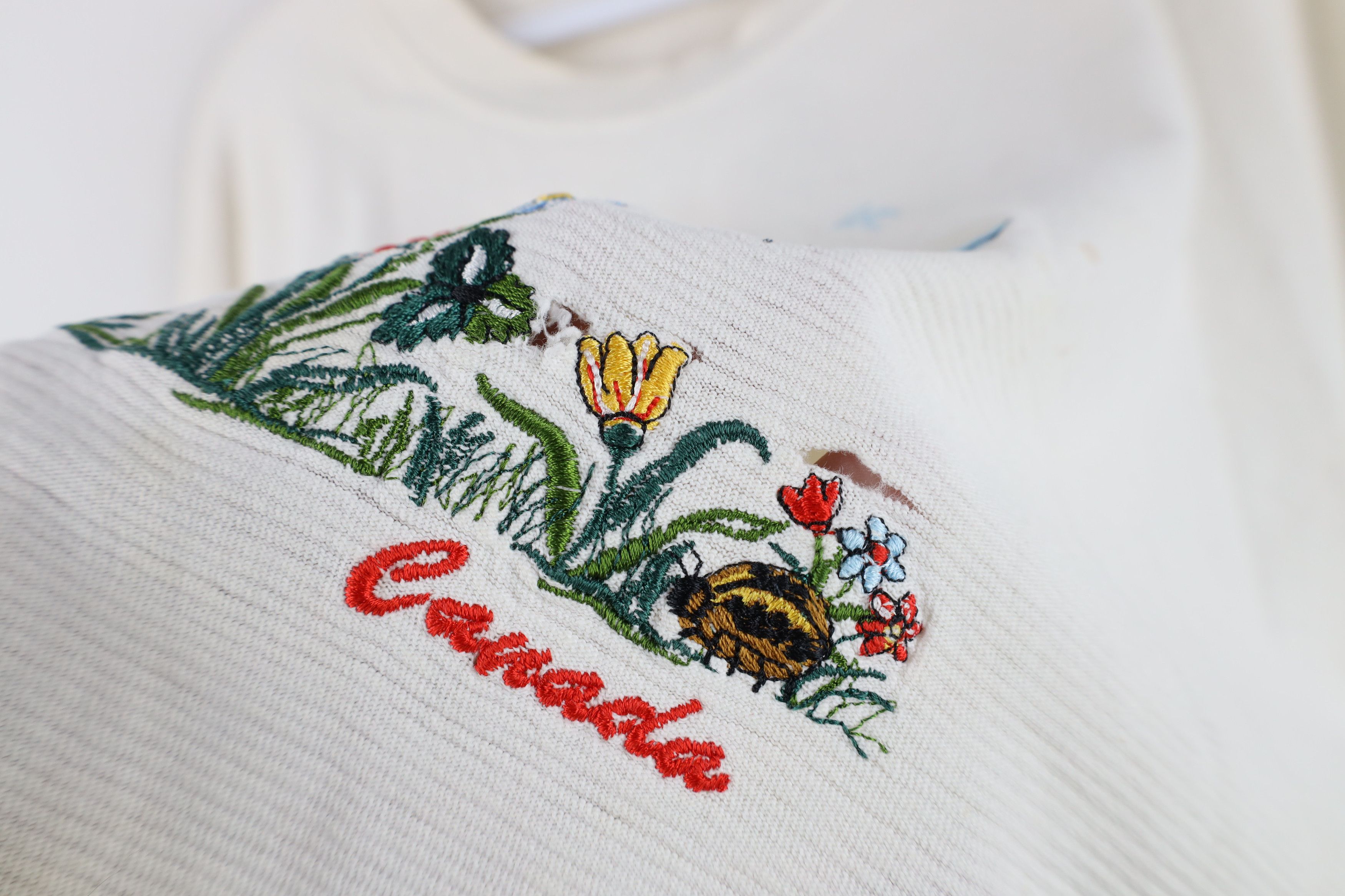 Vintage Vintage 90s Streetwear Canada Bees Flower Ribbed T-Shirt Size L / US 10 / IT 46 - 7 Thumbnail