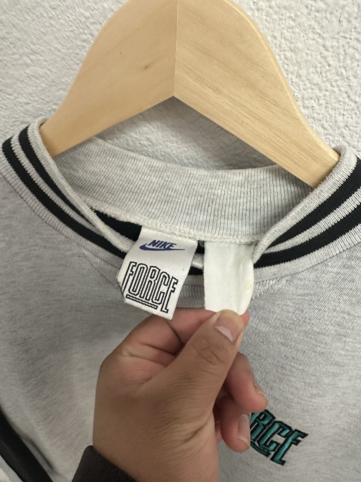 Nike 90s Nike air vintage retro crewneck Size US L / EU 52-54 / 3 - 3 Thumbnail
