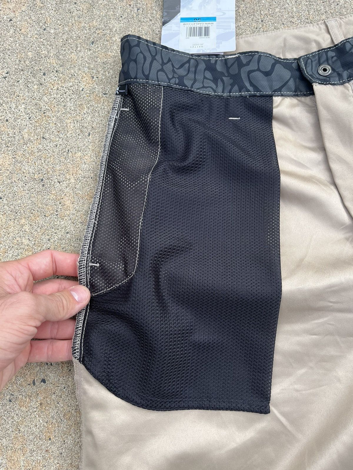 Oakley × Vintage DEADSTOCK VINTAGE ©2013 OAKLEY JIG SHORTS Size US 36 / EU 52 - 15 Thumbnail