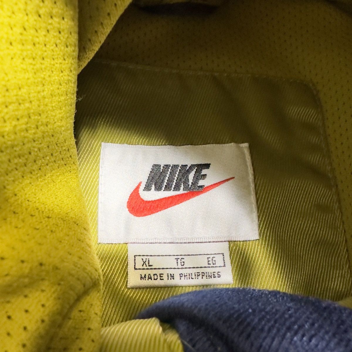 Vintage Vintage Nike windbreaker Size US XL / EU 56 / 4 - 4 Thumbnail