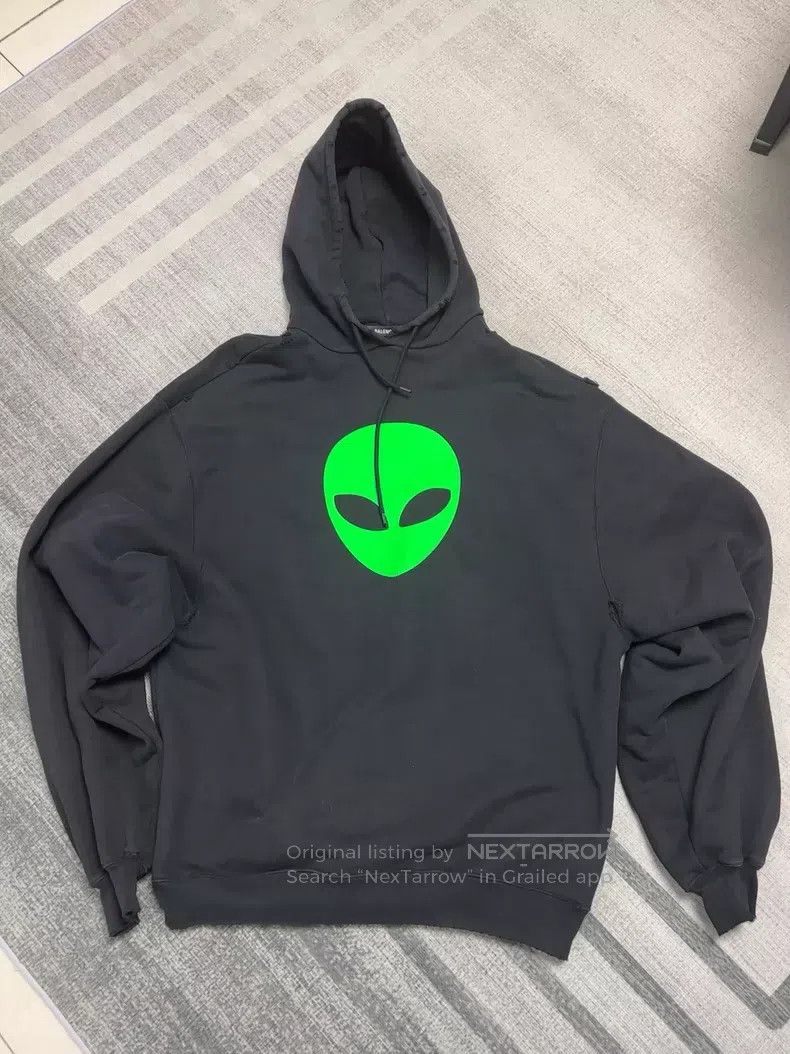 Balenciaga Balenciaga Alien Sweatshirt, Size S Size US S / EU 44-46 / 1 - 1 Thumbnail