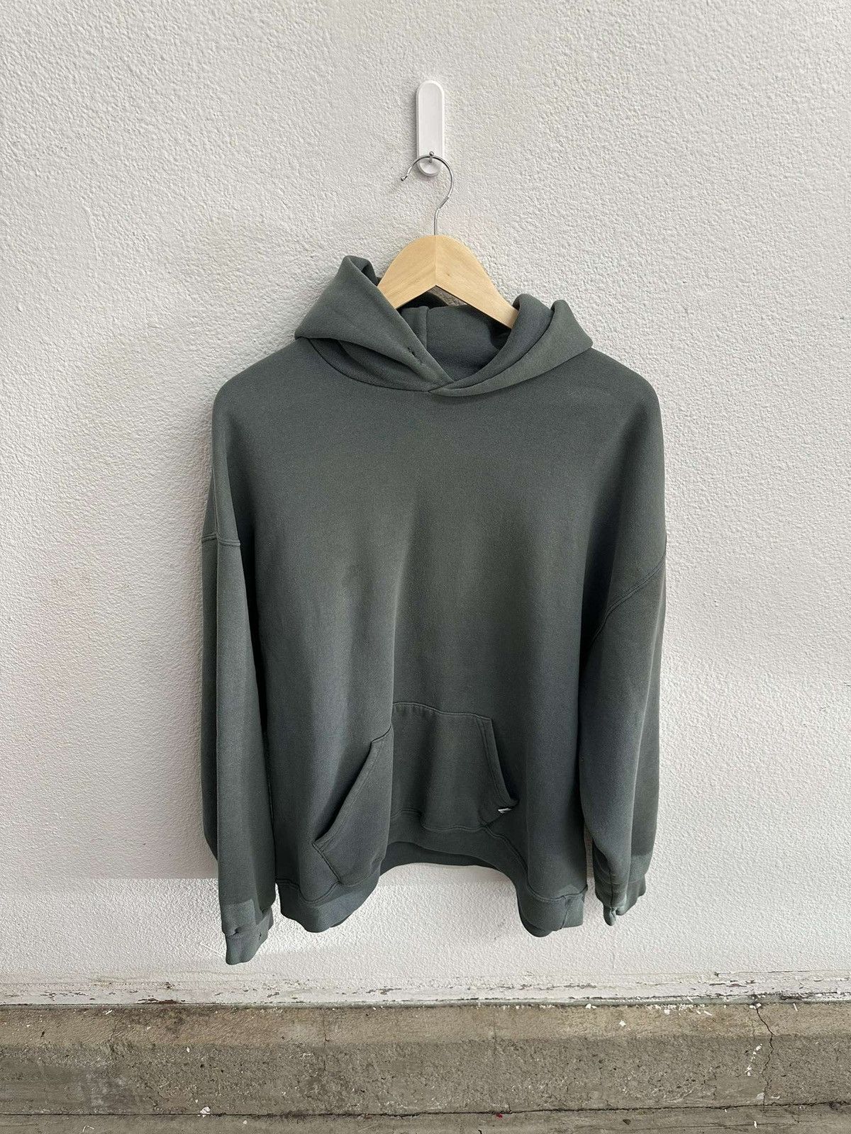 Russell Athletic Vintage faded Russell hoodie Size US XXL / EU 58 / 5 - 1 Thumbnail