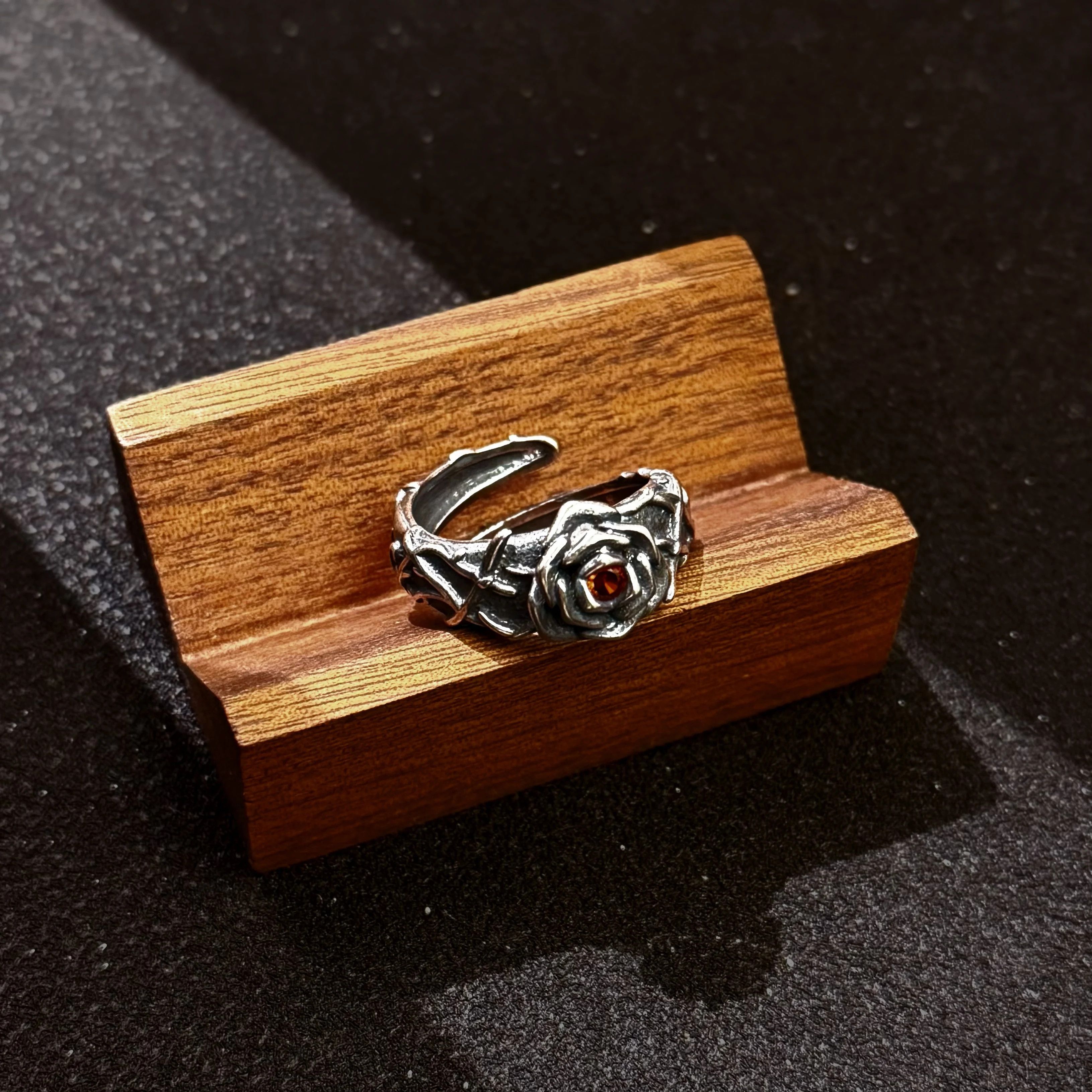 Jewelry Retro Vines Red Heart Rose Adjustable Ring Size ONE SIZE - 9 Thumbnail