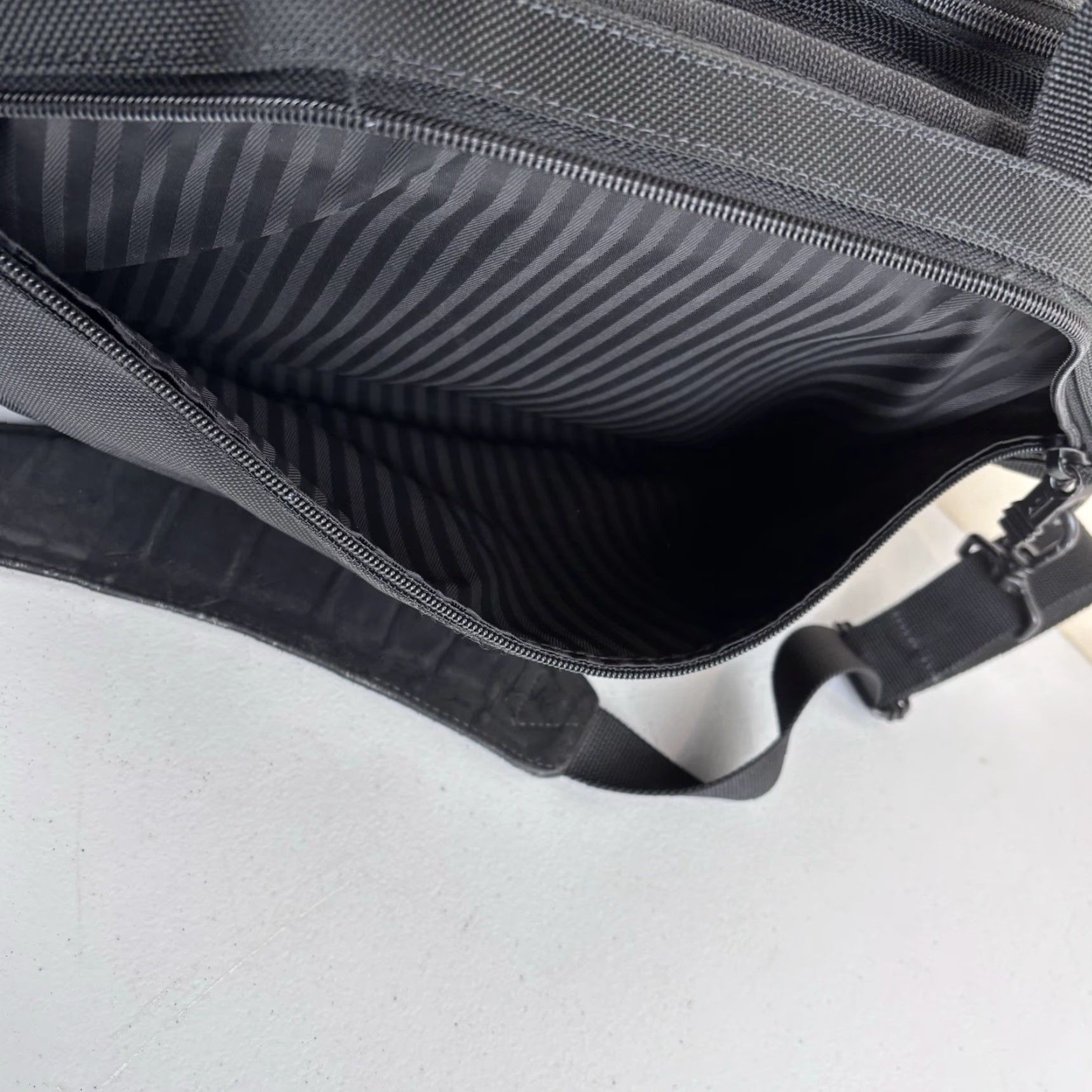 Tumi Tumi Messenger Bag Black Nylon Briefcase 18in 11in 6in Medium Laptop Bag Size ONE SIZE - 5 Thumbnail